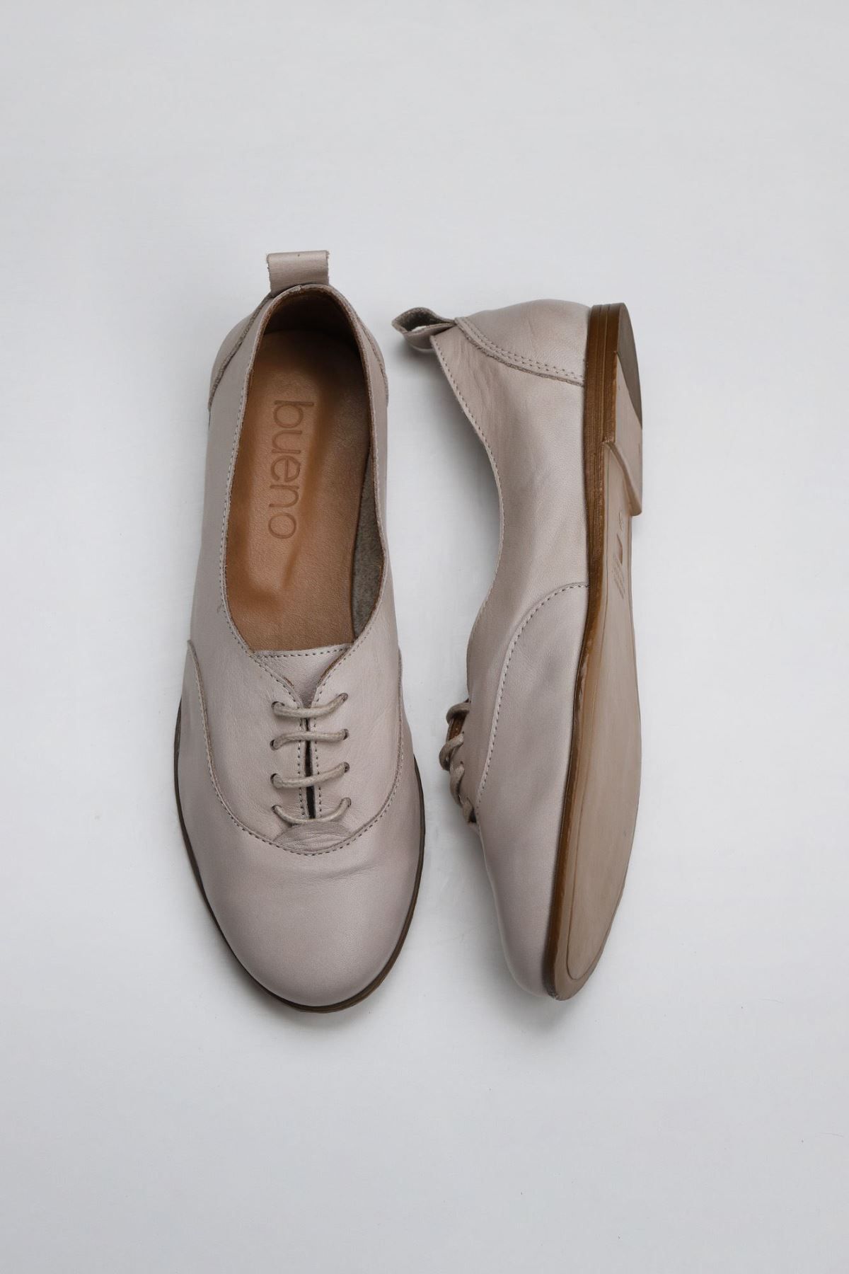 Bueno Shoes Gri Deri Kadın Klasik Ayakkabı