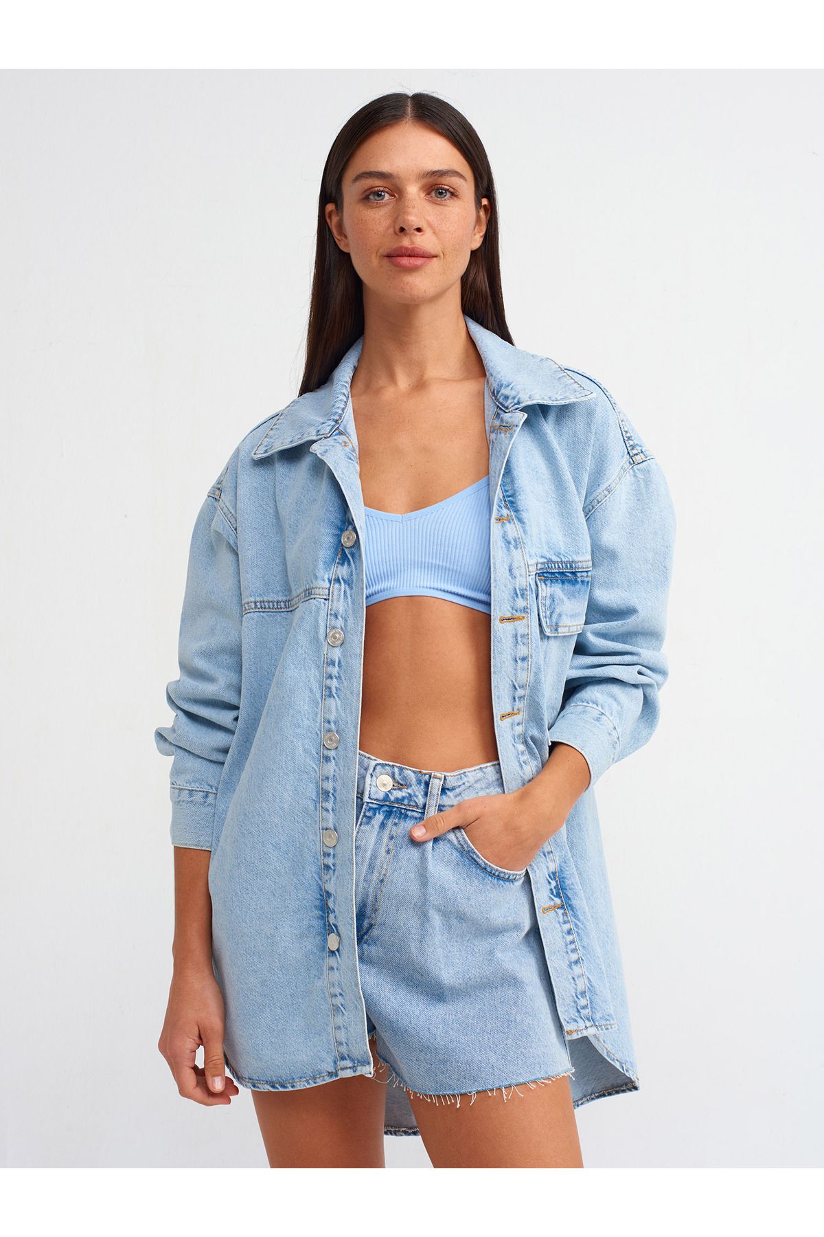 Dilvin 50721 Tek Cepli Oversize Denim Gömlek-Mavi