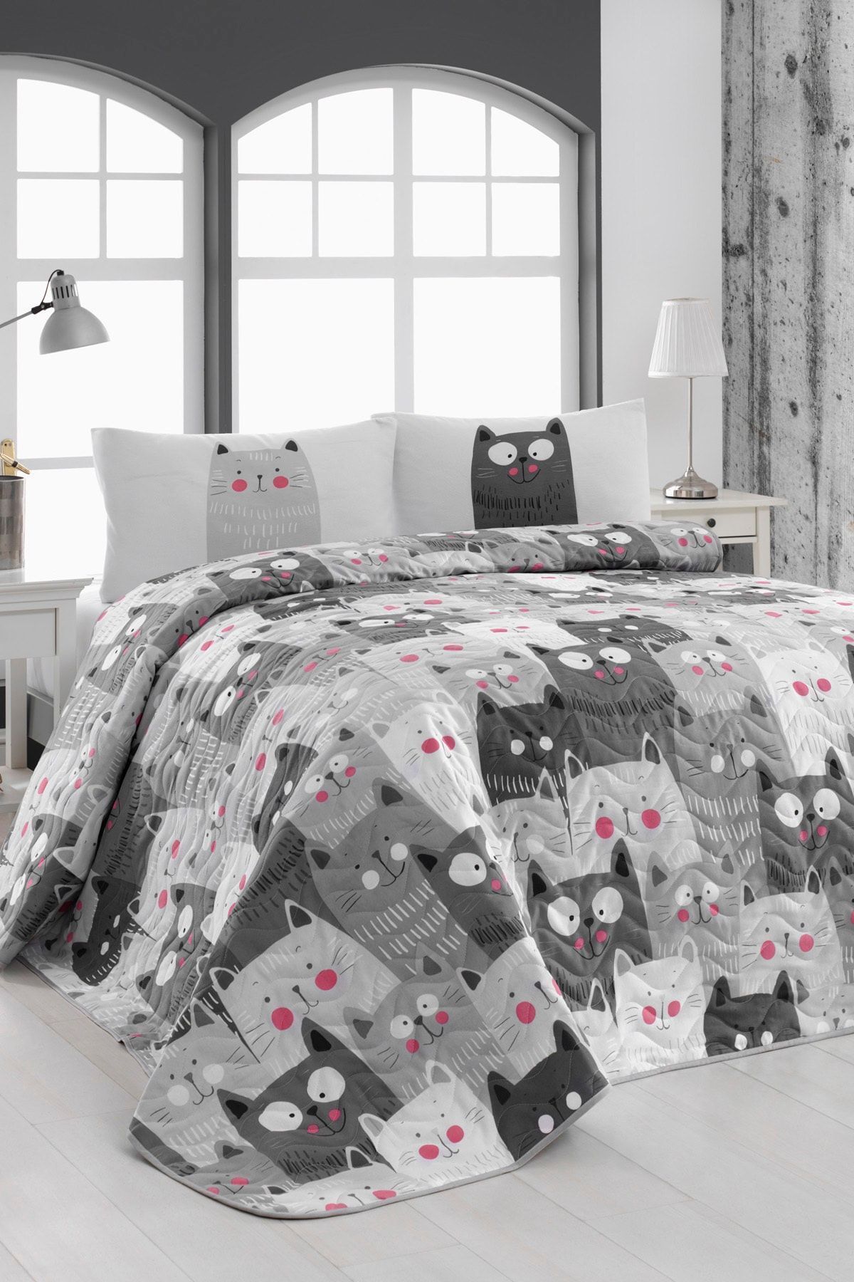 Enlora Home Kapitone Yatak Örtüsü Seti Çift Kişilik DuvardaKediler Gri