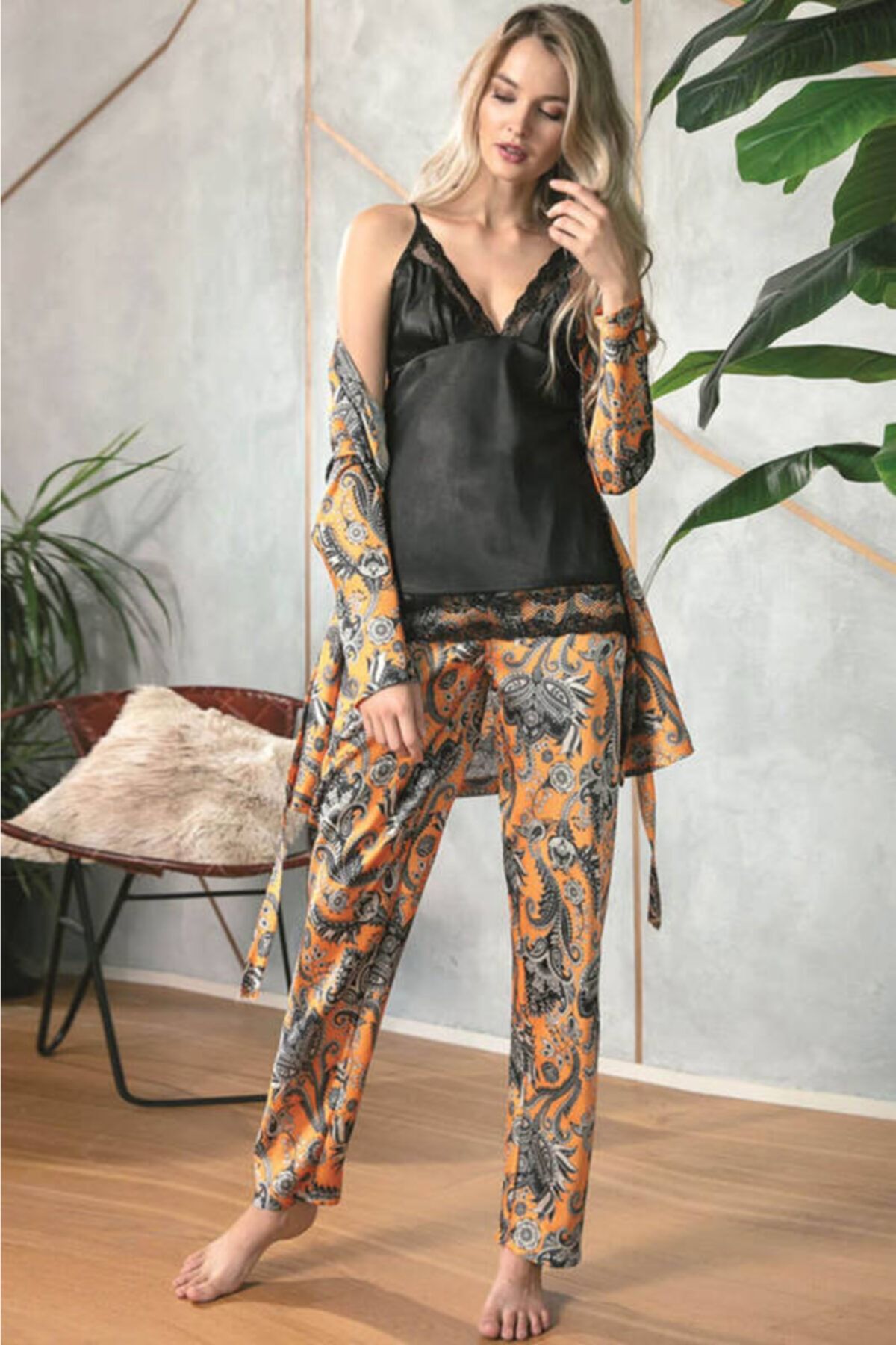 Anıl Kadın Oranj Şal Desenli Sabahlıklı Saten Pijama Takımı 5621