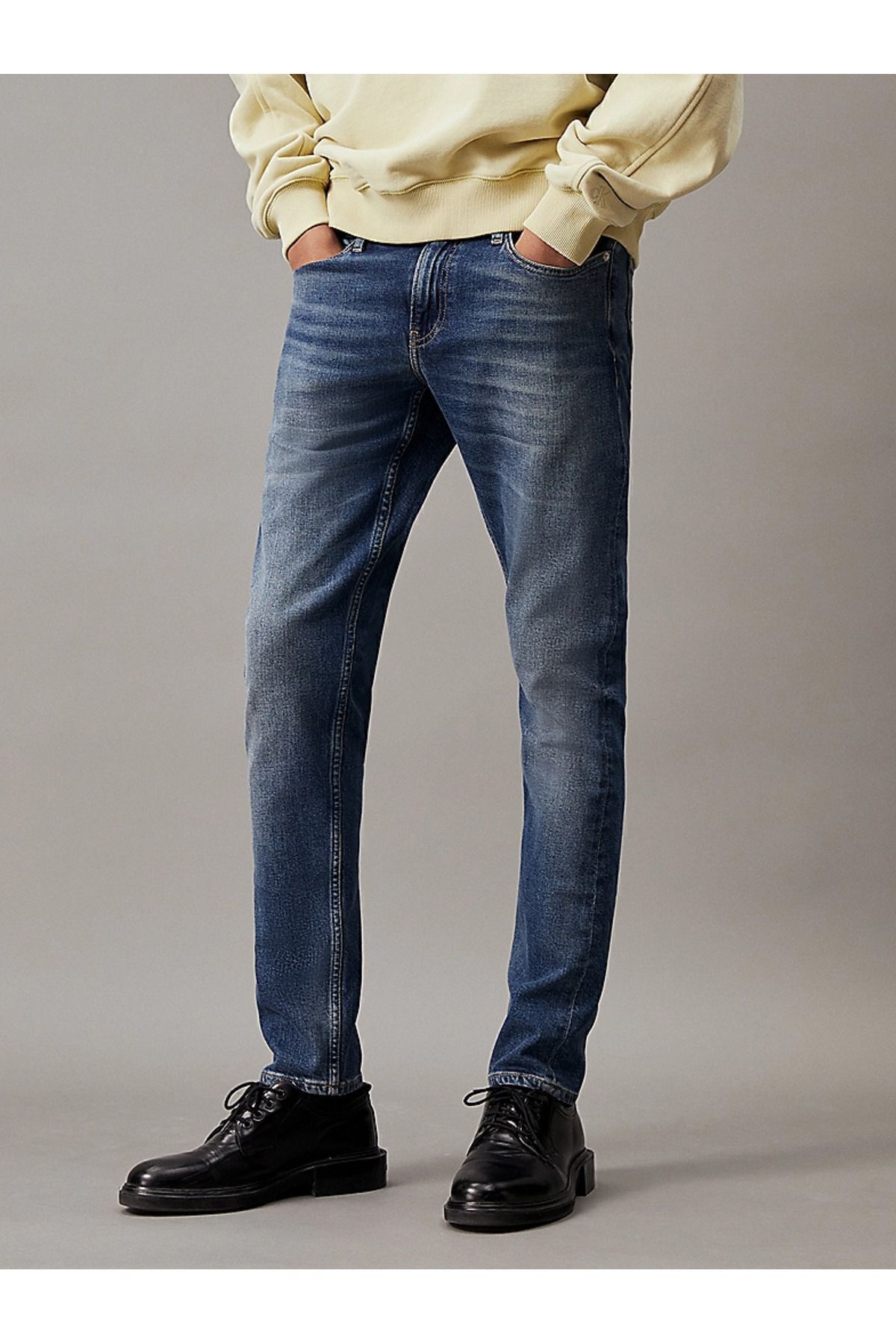 Calvin Klein Erkek Marka Logolu Slim Fit Şık Görünüşlü Klasik 5 Cepli Günlük Kullanıma Uygun Mavi Kot Jeans J30j