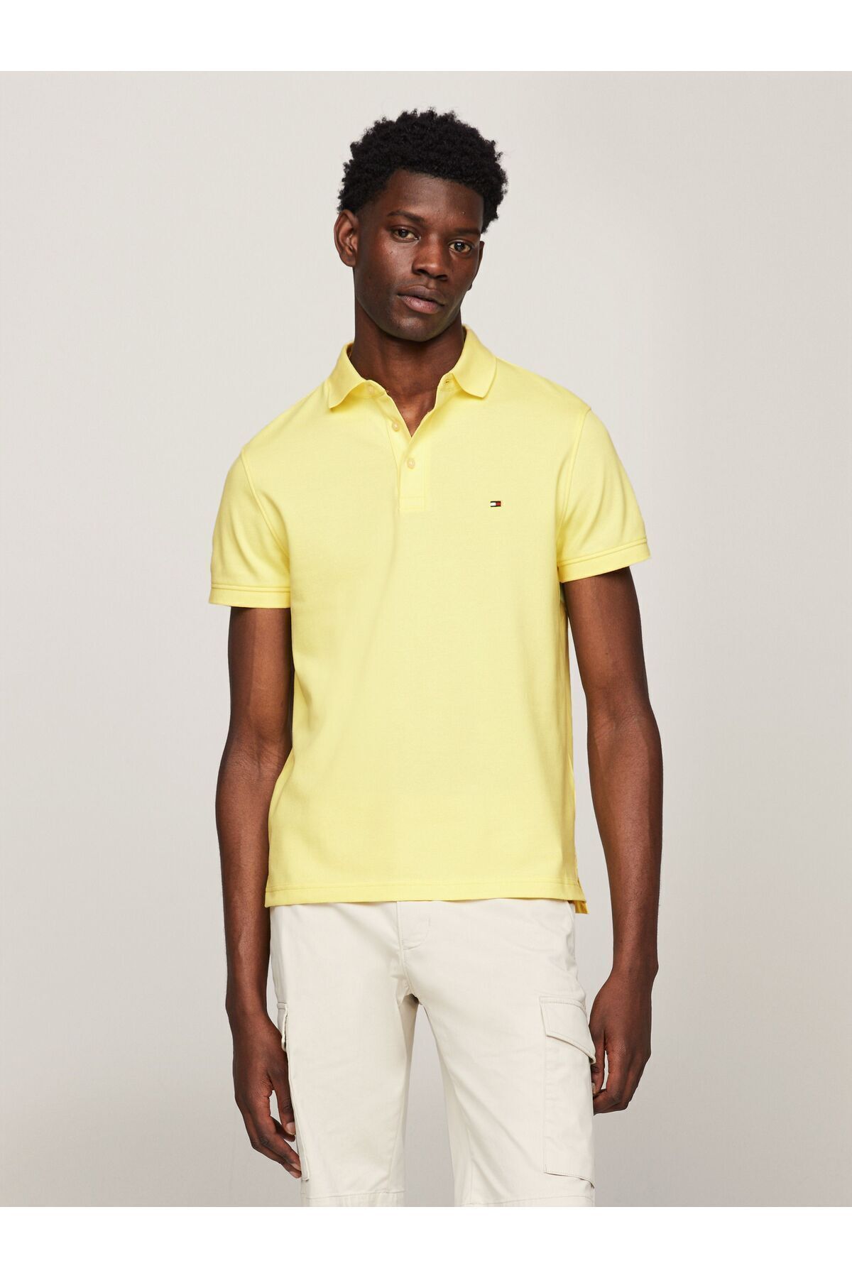 Tommy Hilfiger Erkek Pamuklu Polo Yakalı Düğme Kapamalı Kısa Kollu Sarı Polo Yaka T-Shirt MW0MW17771-ZIN