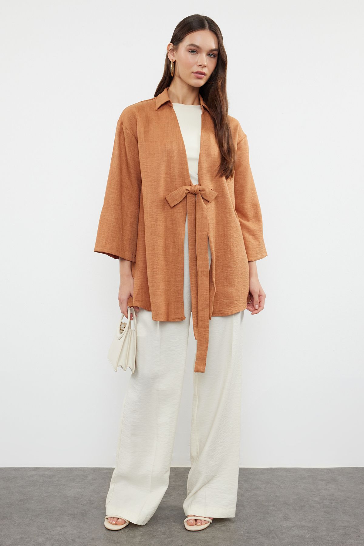 TRENDYOL MODEST Camel Önden Bağlamalı Keten Görünümlü Dokuma Kimono TCTSS24KK00009