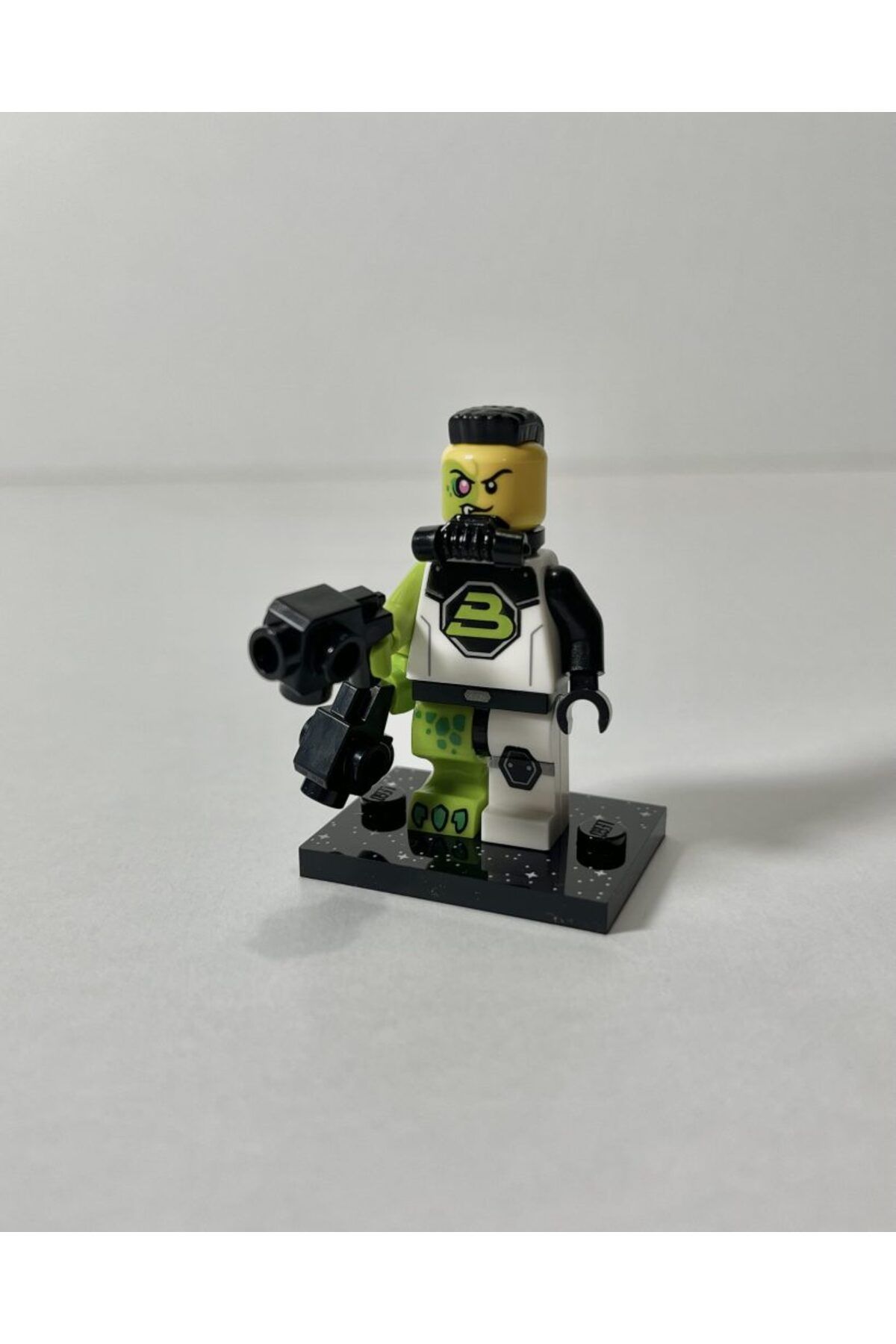 LEGO Minifigures 71046 Series 26 Blacktron Mutant