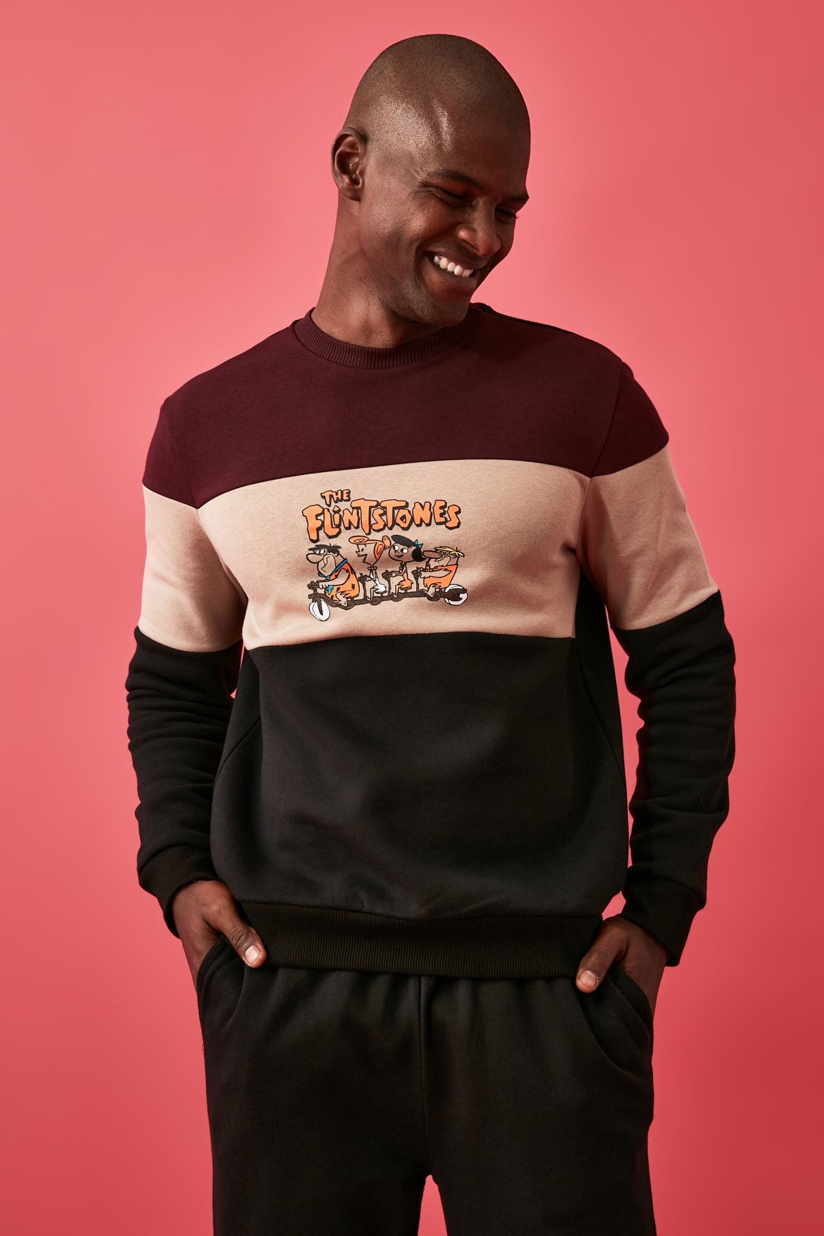 TRENDYOL MAN Erkek Siyah Lisanslı Regular Fit Sweatshirt
