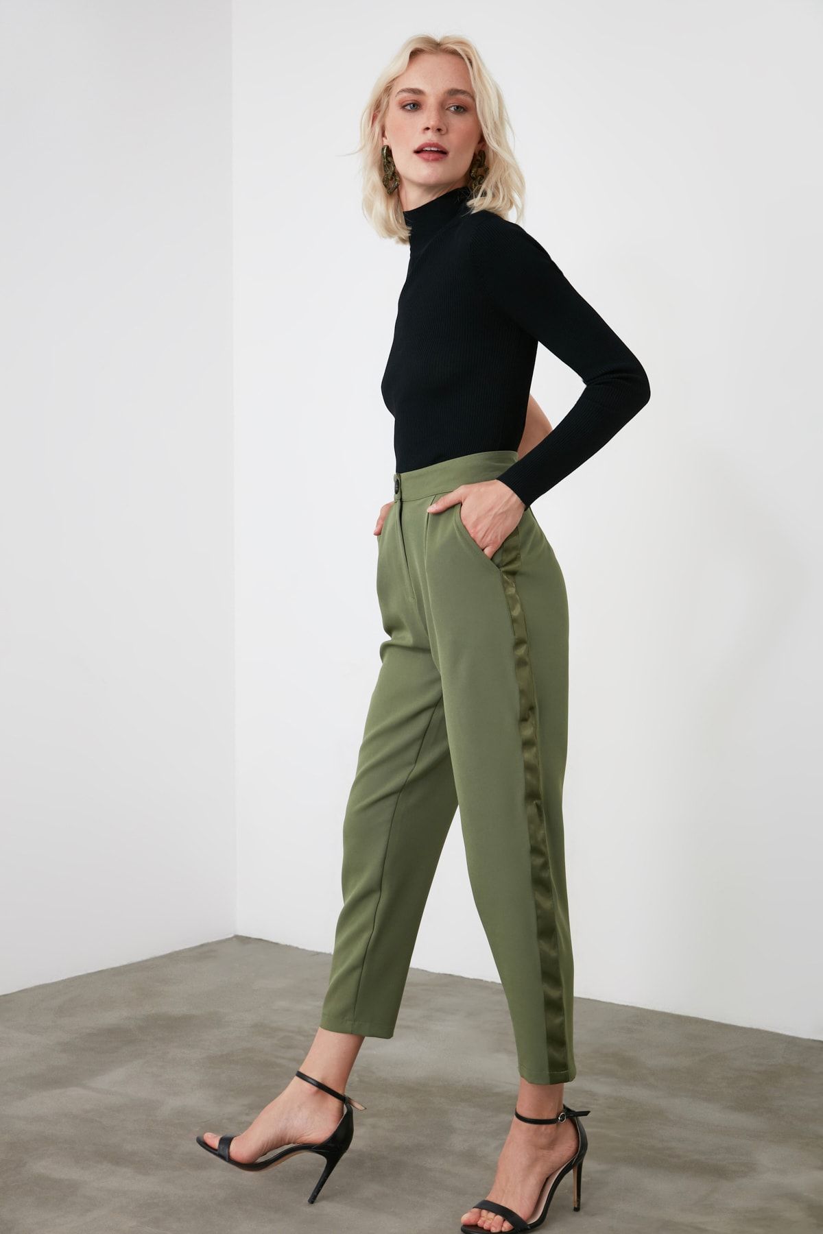 TRENDYOLMİLLA Yeşil Basic Pantolon TWOAW21PL0296