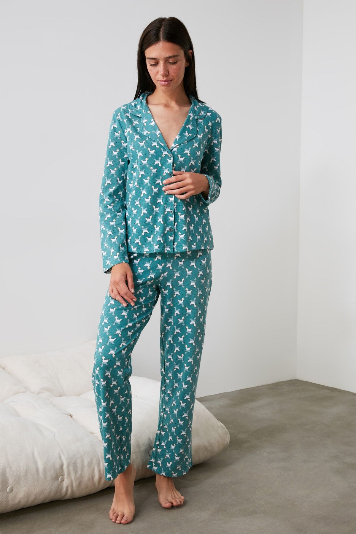 TRENDYOLMİLLA Yeşil Kuğu Baskılı Örme Pijama Takımı THMAW21PT0618