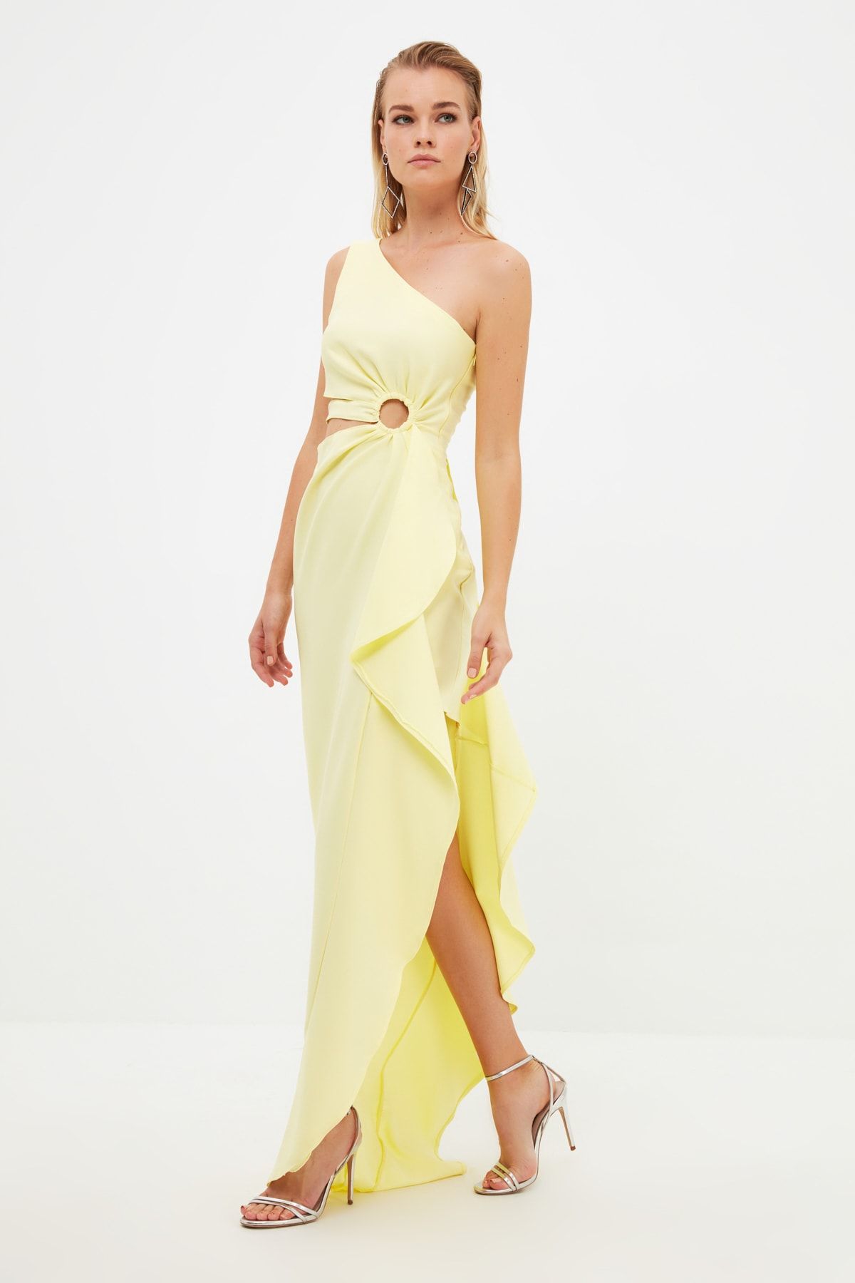 TRENDYOLMİLLA Sarı Bel Detaylı Uzun Gece Abiye Elbisesi TPRSS21AE0134