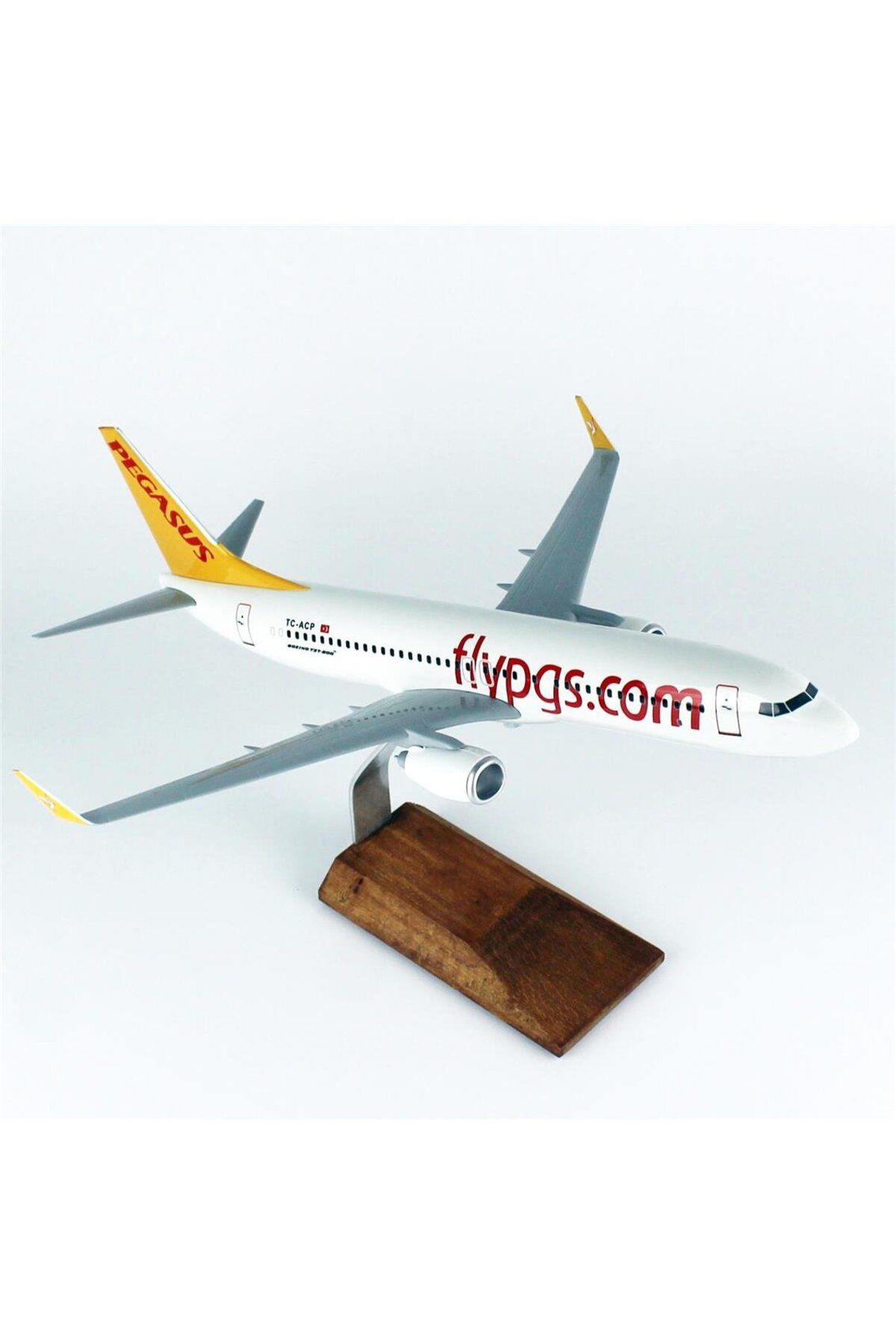 Hobbytime THY043 1/100 Ölçek, Pegasus B737-800 Yolcu Uçağı, Sergilemeye Hazır Ahşap Standlı Model