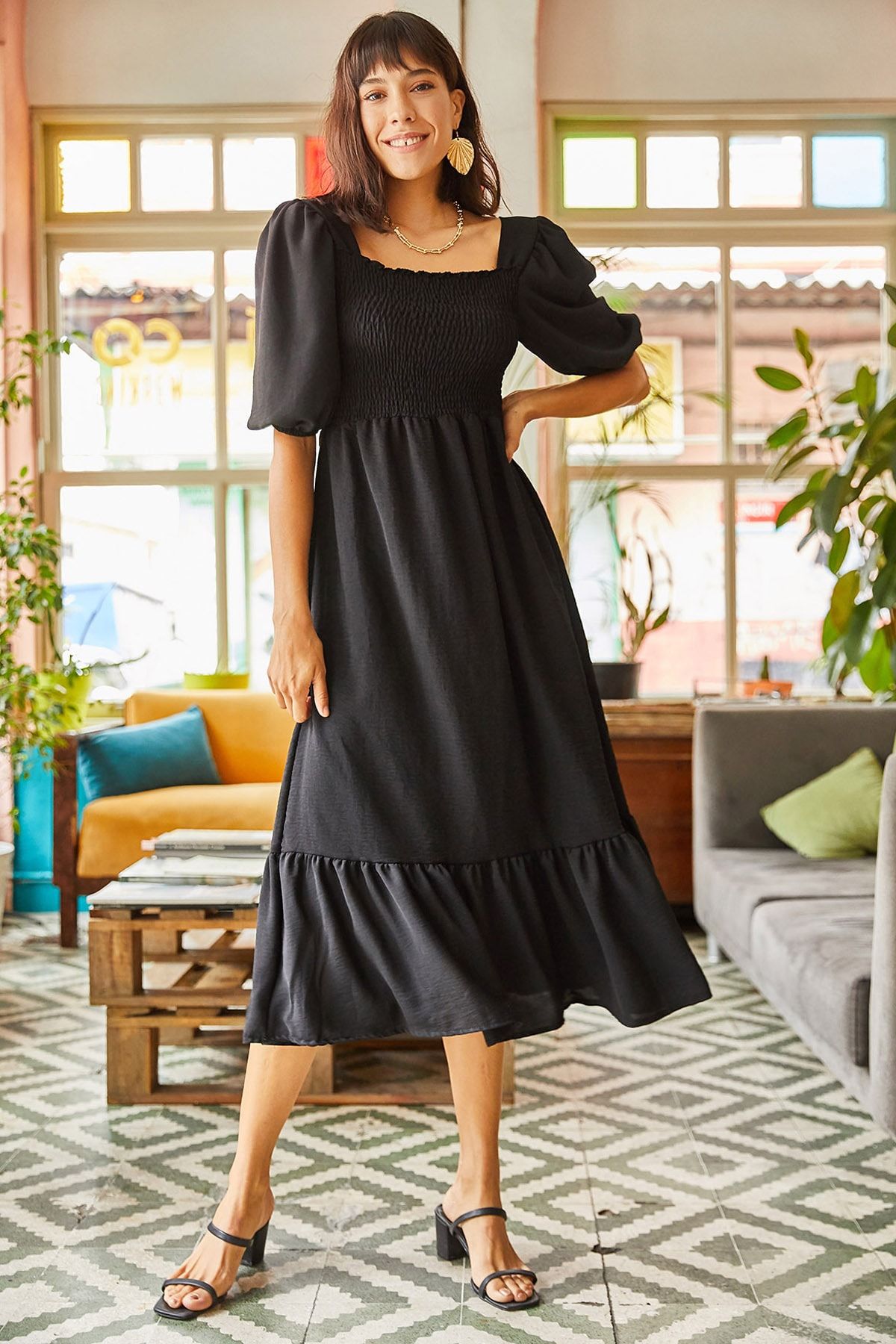 Olalook Kadın Siyah Üstü Gipeli Kare Yaka Bodrum Elbise ELB-19001557