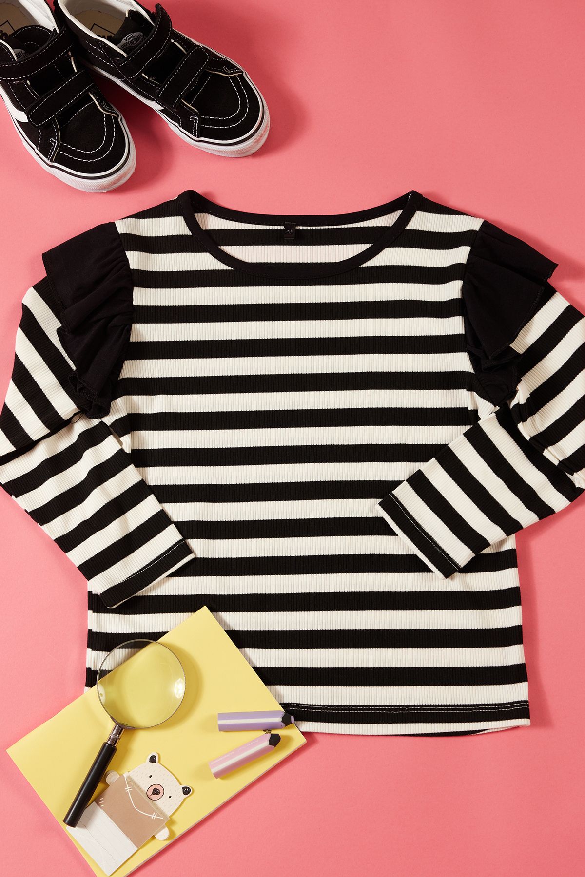 TRENDYOLKIDS Siyah Kız Çocuk Çizgili Fırfır Detaylı Örme T-Shirt TKDAW25TS00007