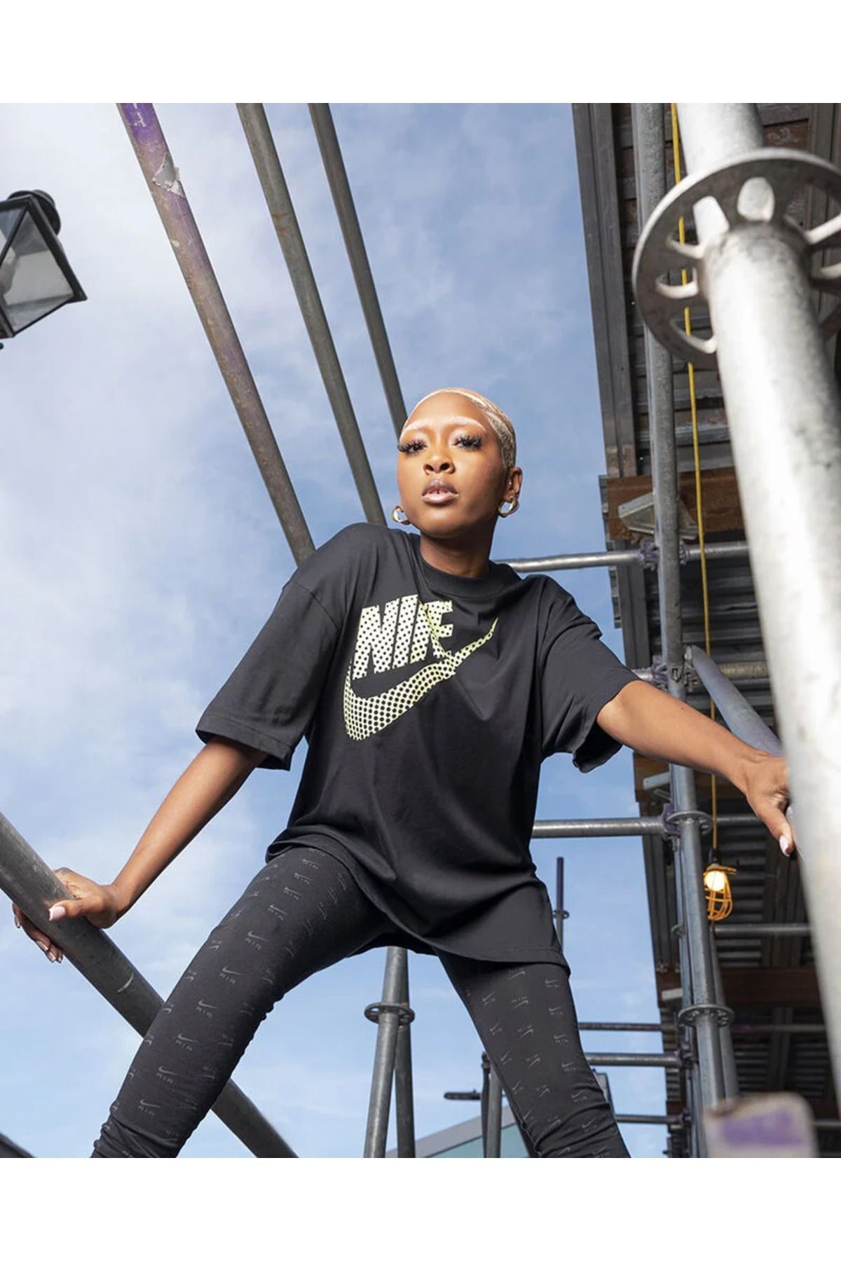 Nike Sportswear Graphic Dance Short-Sleeve Siyah Kadın T-shirt DZ4605-010