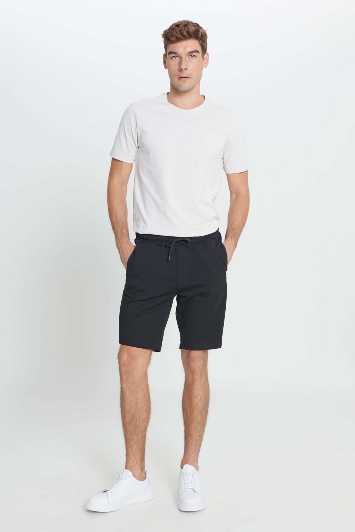 AC&Co / Altınyıldız Classics Standart Fit Normal Kesim Pamuklu Cepli Esnek Örme Şort