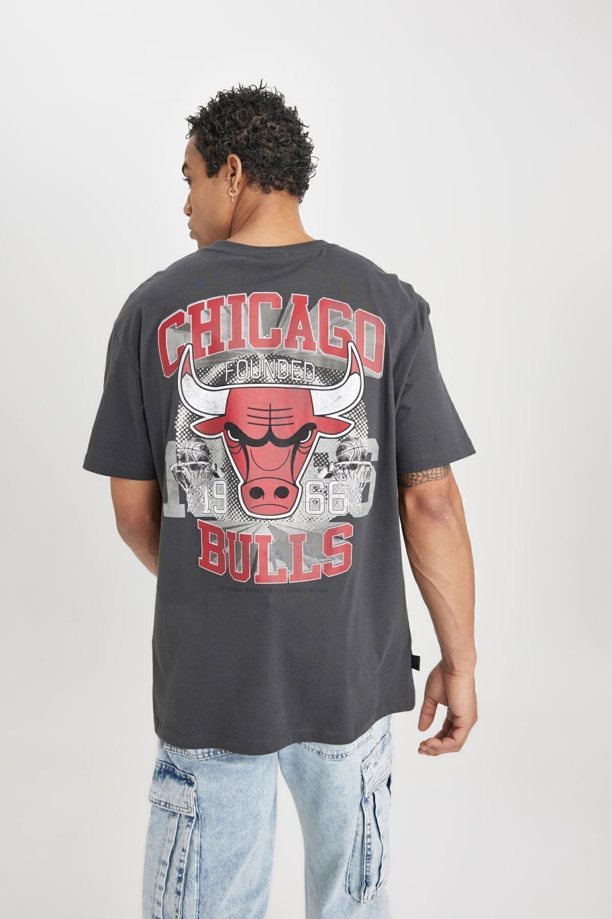 Defacto Nba Chicago Bulls Boxy Fit Bisiklet Yaka Kısa Kollu Tişört B3924ax24sp