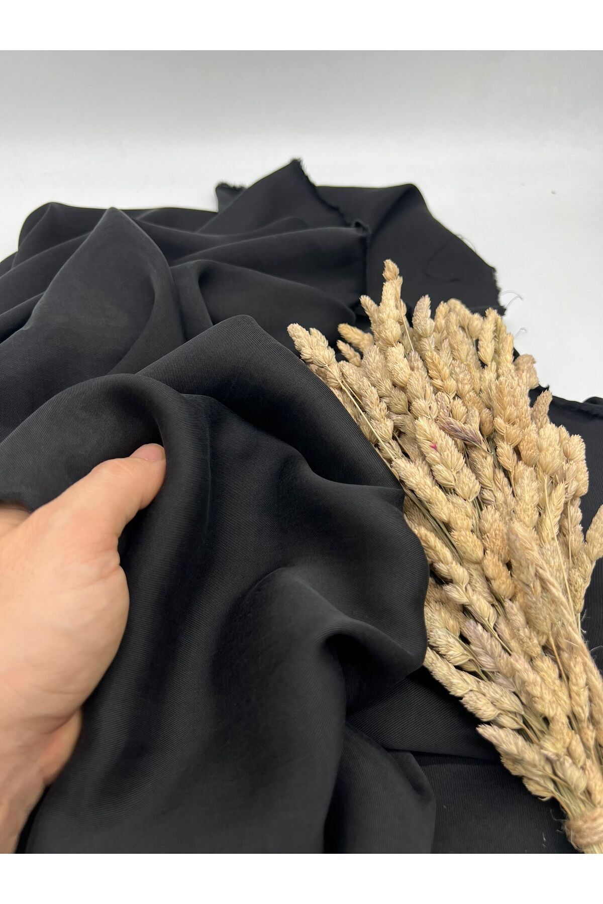 Kumaş Sevdası Siyah Yazlık Cupra  (ENİ 150 CM) Polyester İçermez,Dökümlüdür,Elbise Gömlek Abiye vb