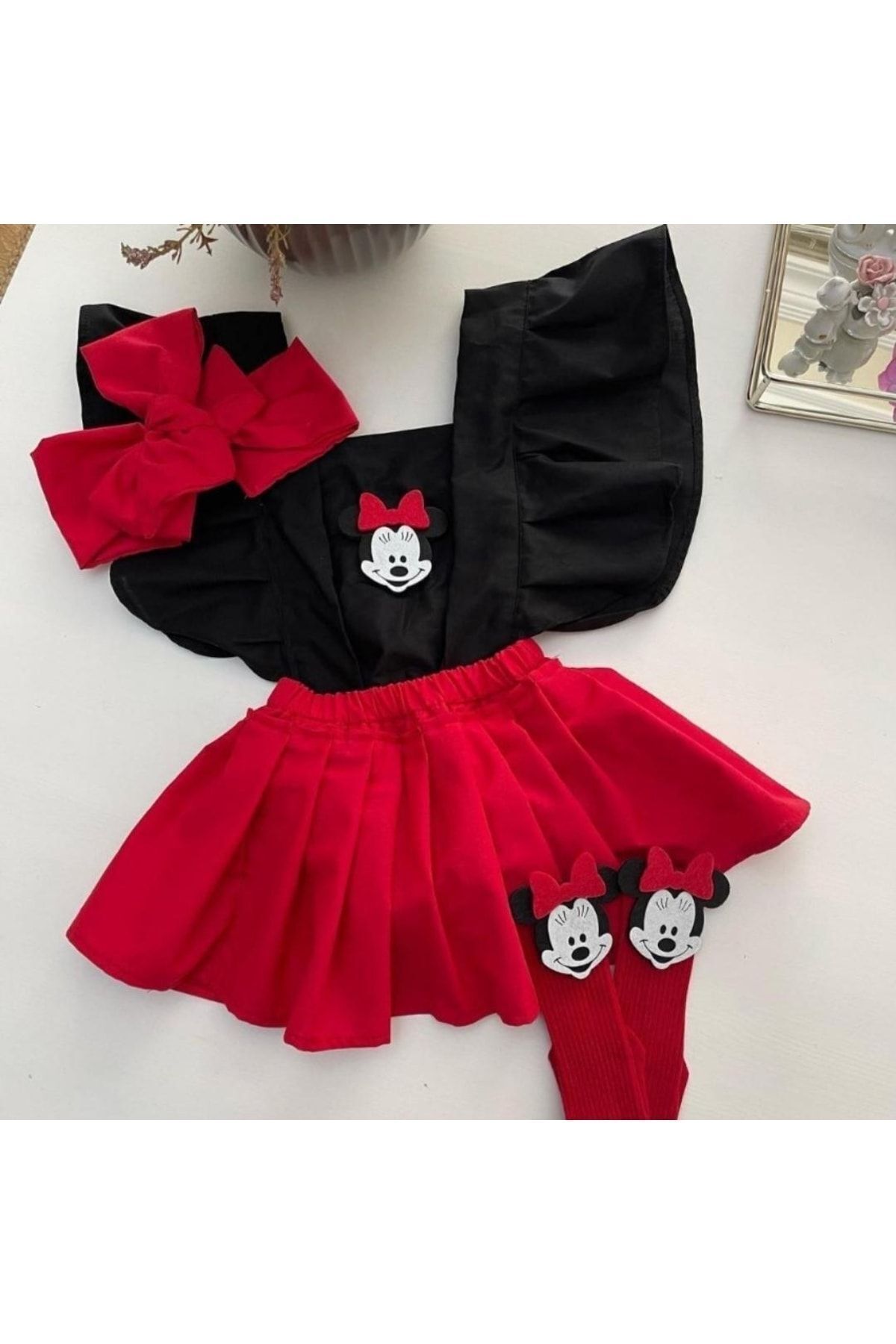 özge başaran Kız Çocuk Kırmızı Siyah Figürlü Pileli Salopet Bandana Çorap Set-6-9 Ay
