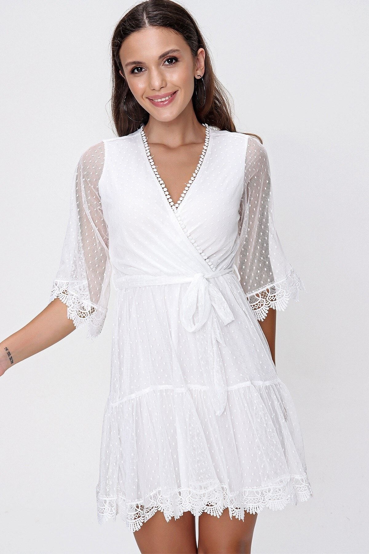 By Saygı Kadın Kruvaze Yaka Beli Kuşaklı Astarlı Benekli Tül Elbise Beyaz