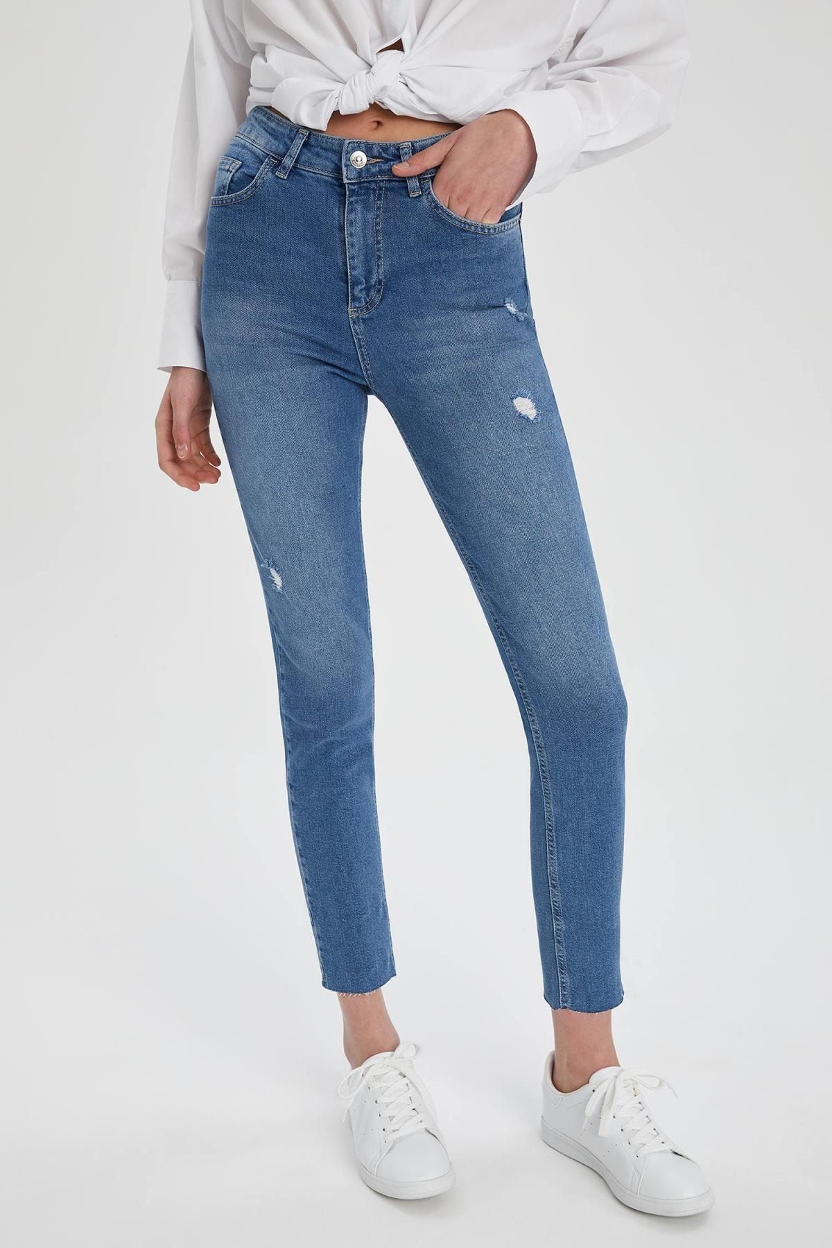 Defacto Vintage Slim Fit Yüksek Bel Yırtık Detaylı  Jean Pantolon