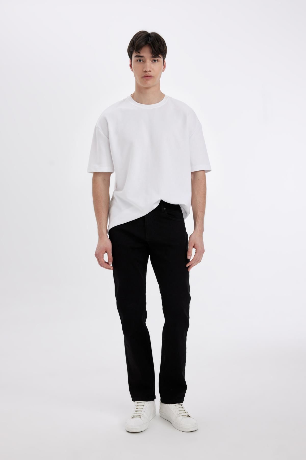 Defacto Sergio Regular Fit Normal Kalıp Normal Bel Boru Paça Jean Pantolon D3693AX24SM