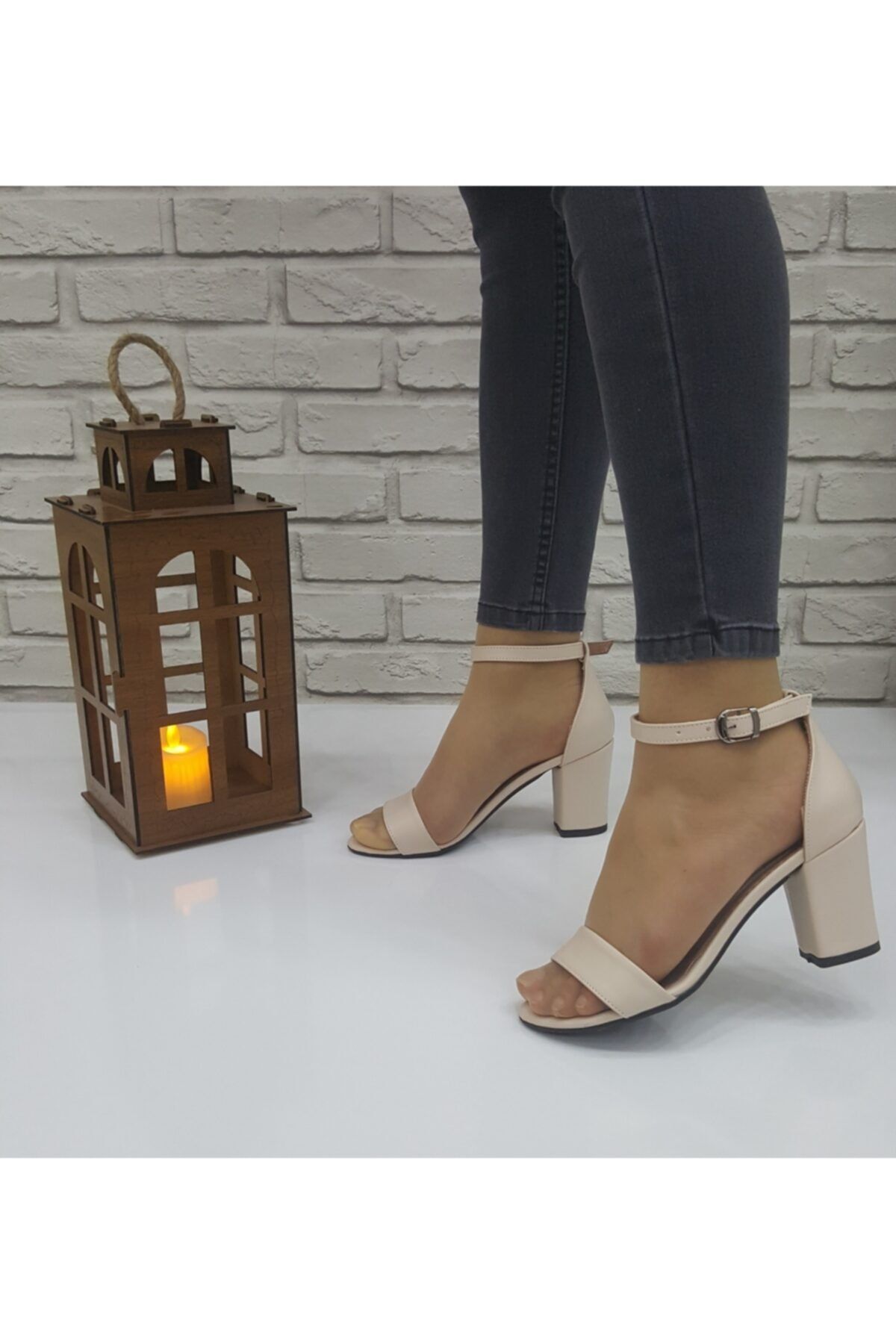 ZERDALİFE Kadın Krem Deri Bilek Bağlamalı Topuklu Ayakkabı