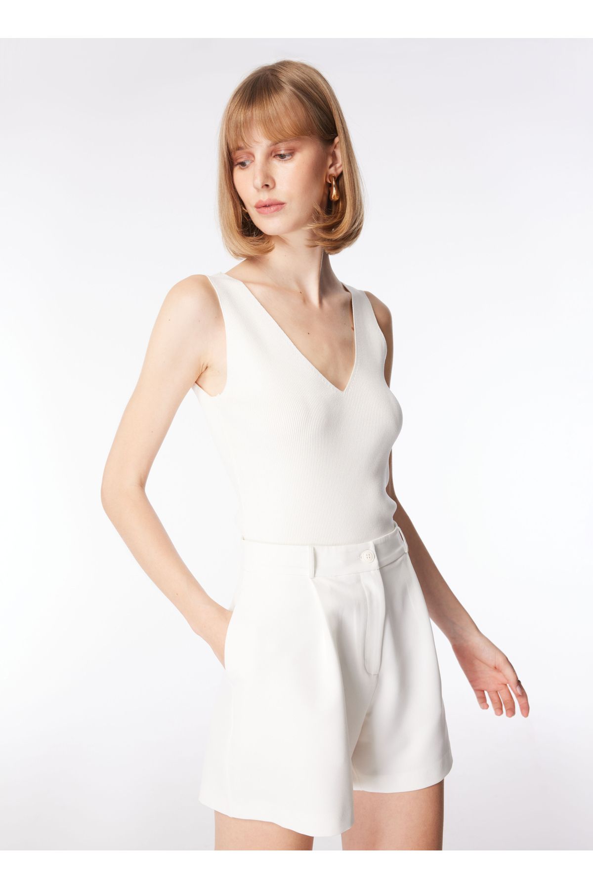 E 4.0 Design Studio x Fabrika Yüksek Bel Tailored Fit Kırık Beyaz Kadın Şort F4SL-SHT W37