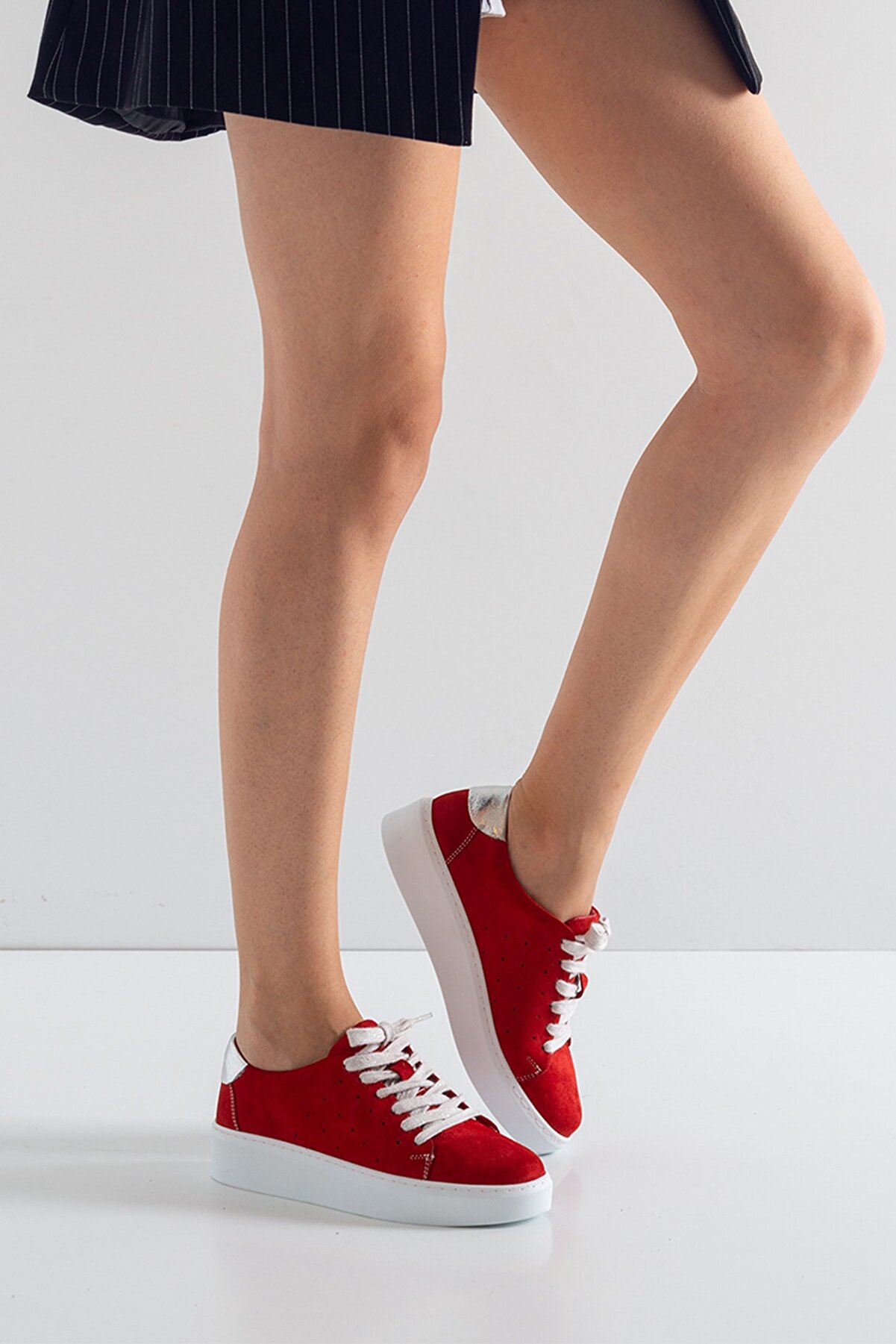 GRADA Kırmızı Hakiki Deri Süet Yanları Delikli Kadın Sneaker Ayakkabı
