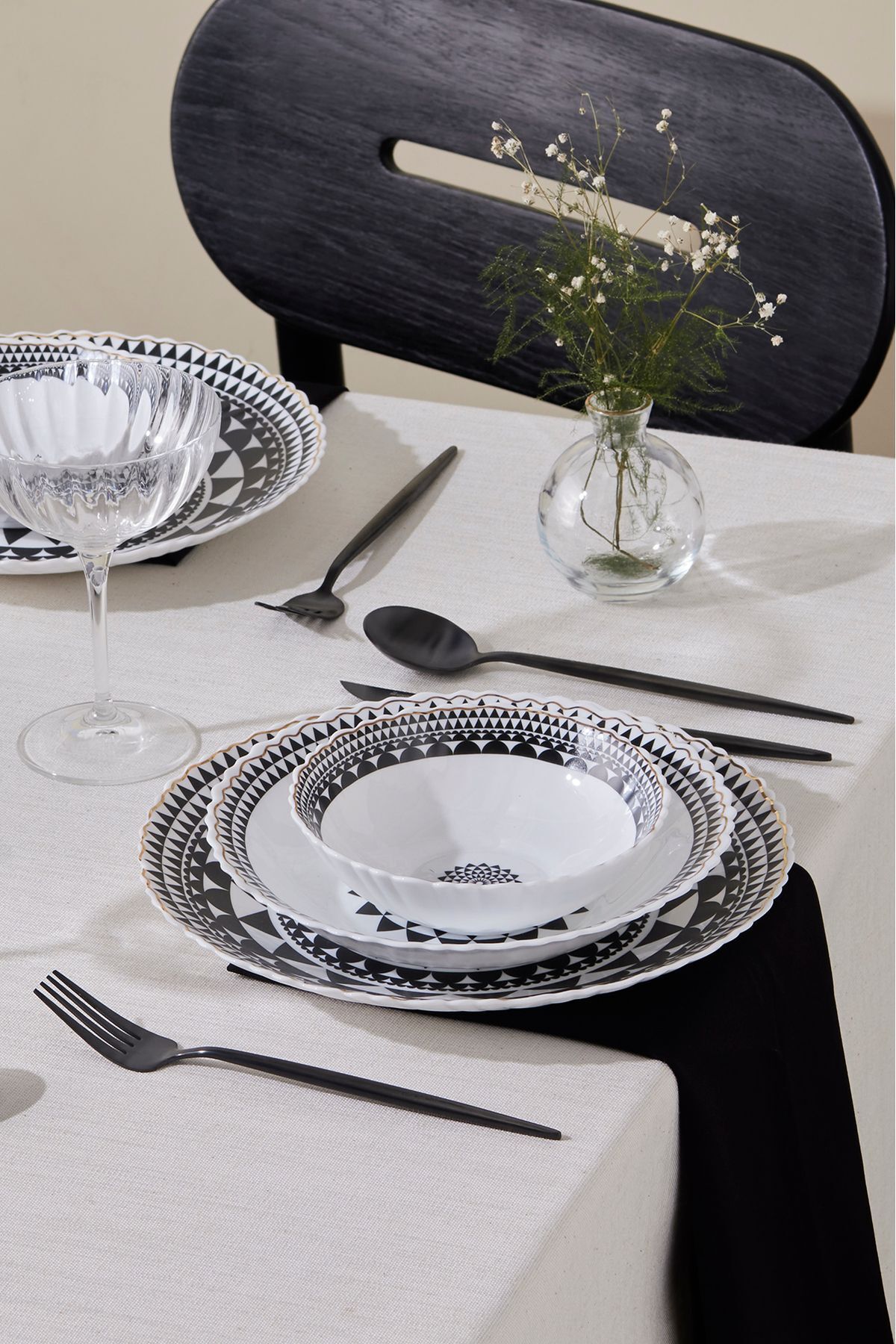 Karaca Black Gold 19 Parça 6 Kişilik Yemek Takımı