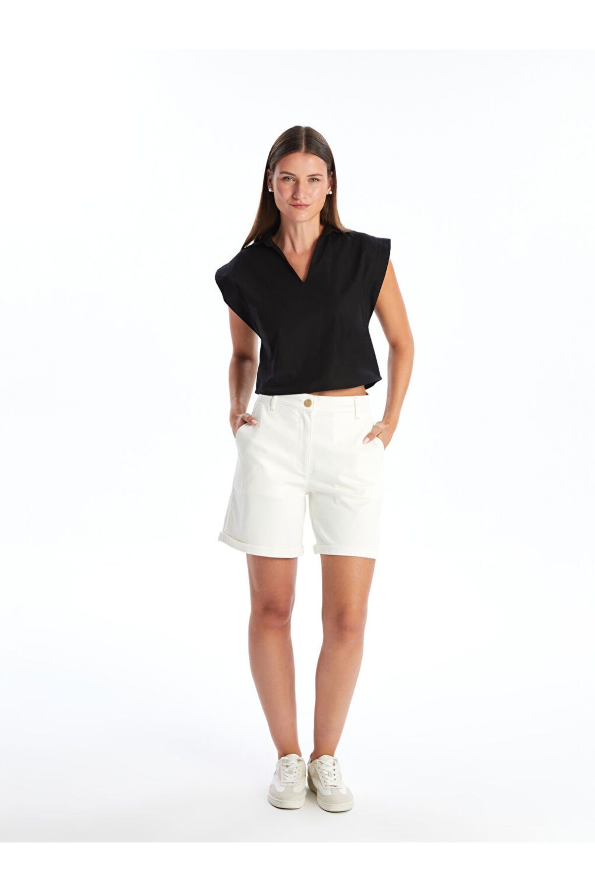 LC Waikiki Standart Fit Düz Gabardin Kadın Şort
