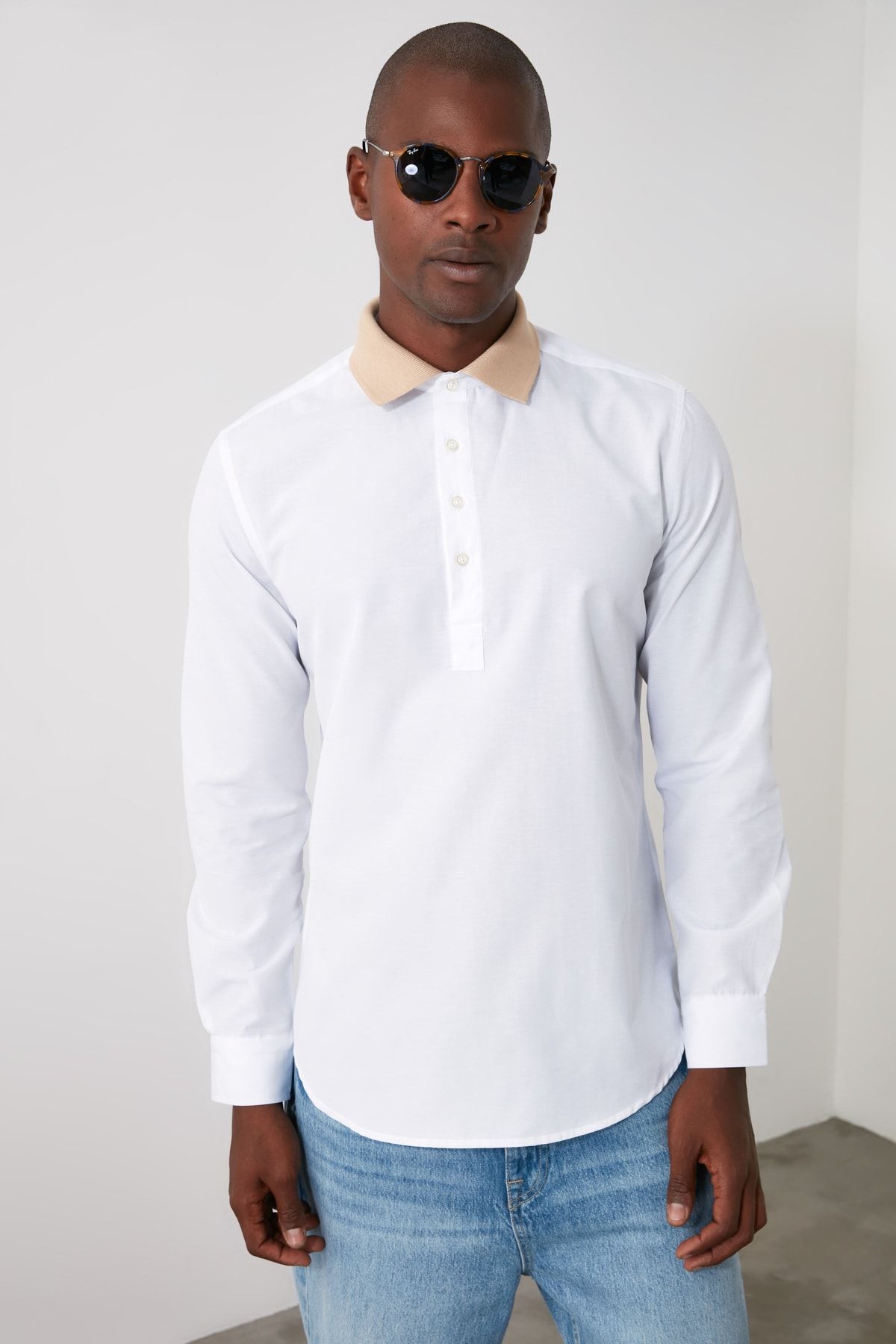 TRENDYOL MAN Beyaz Erkek Triko Yaka Slim Fit Gömlek TMNAW21GO0657