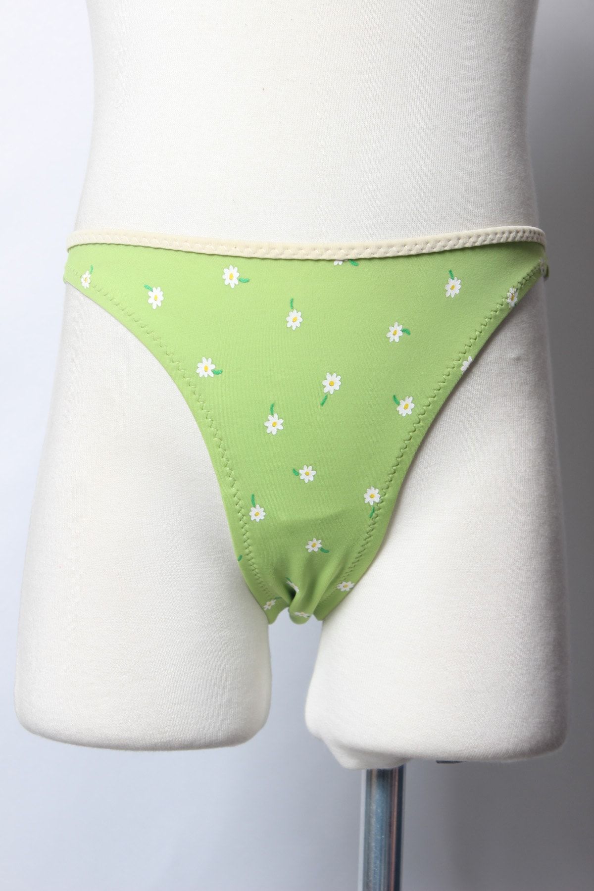 Sude Ayl Kız Çocuk Yeşil Çiçek Desenli Arkada Fiyonk Detayı Olan Biyeli Tek Alt Bikini 196-93