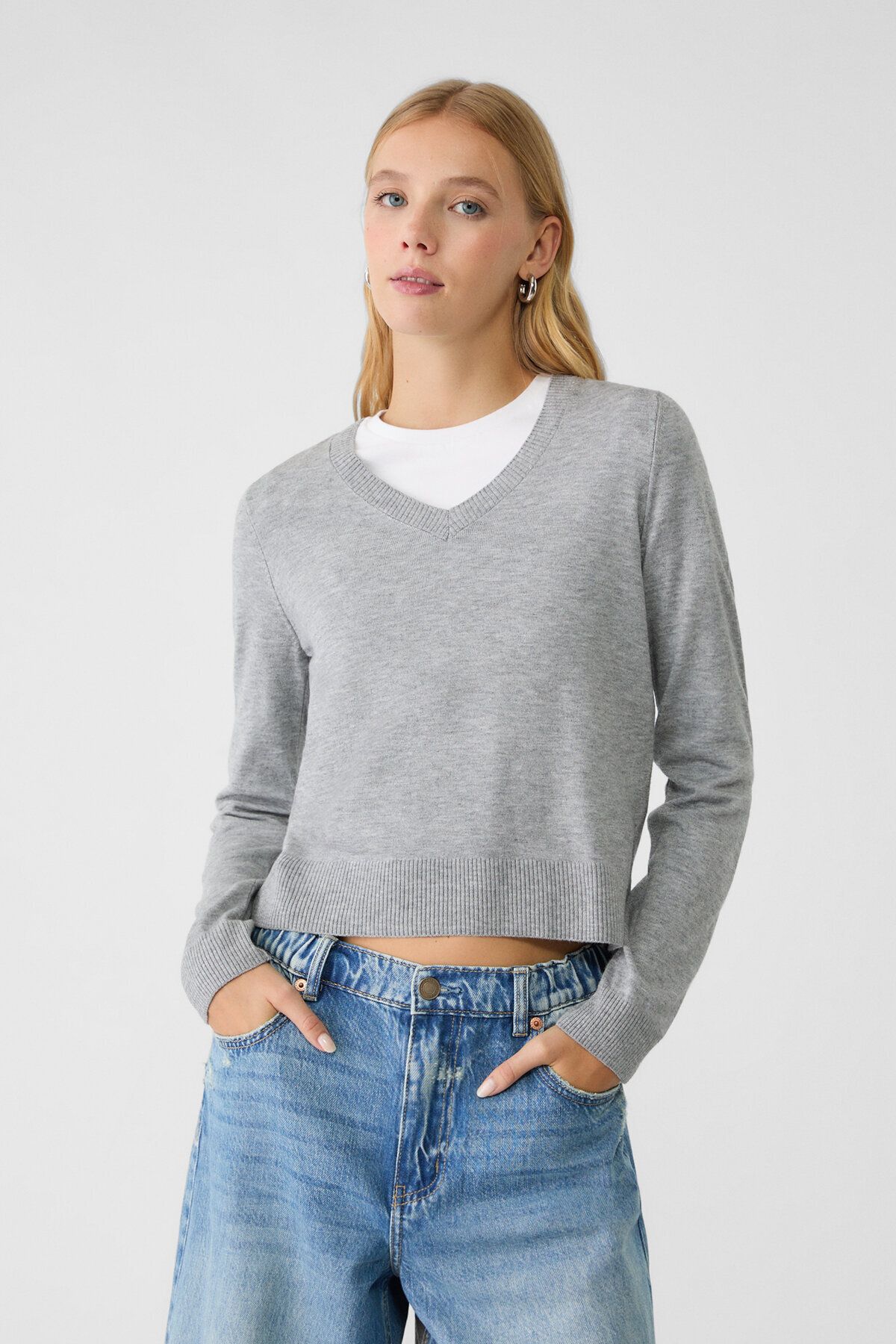 Stradivarius V yaka basic triko kazak