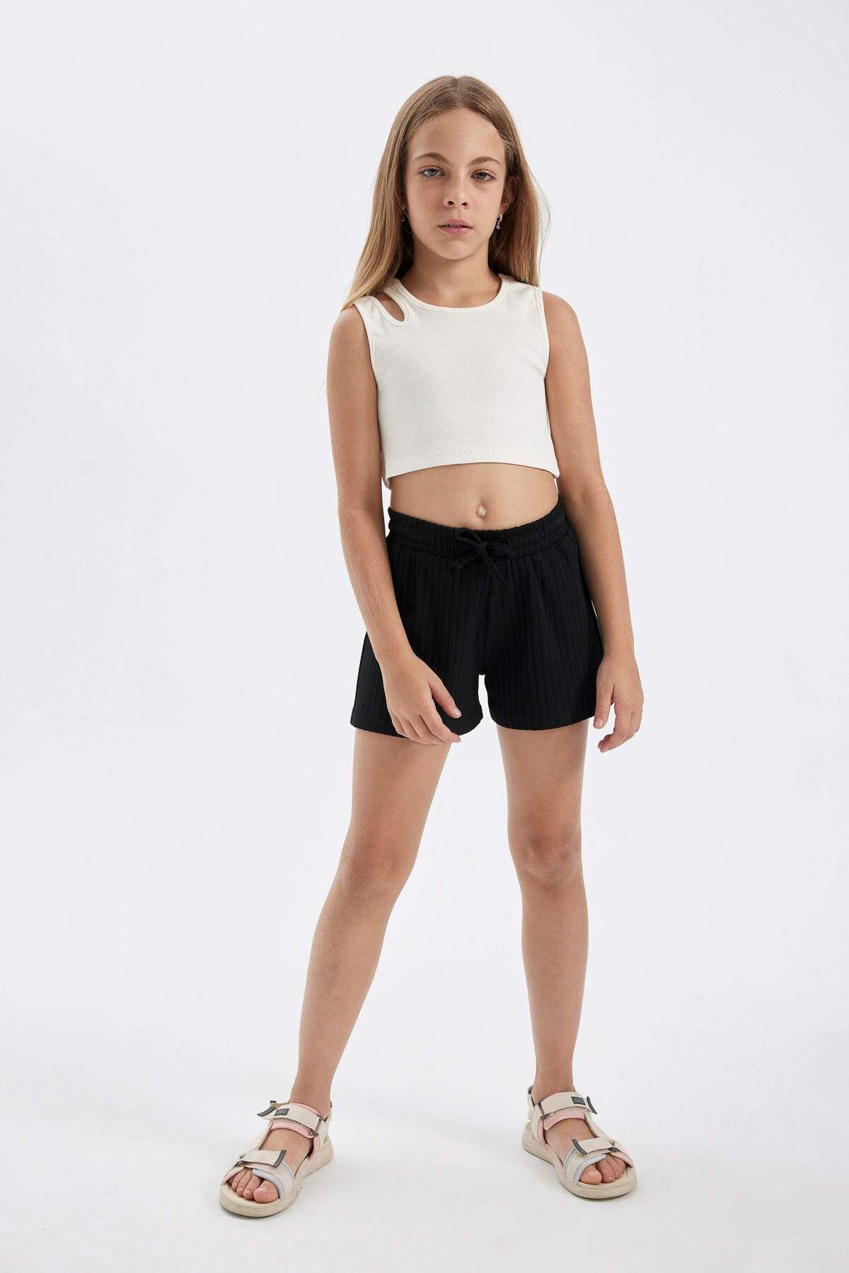 Defacto Short