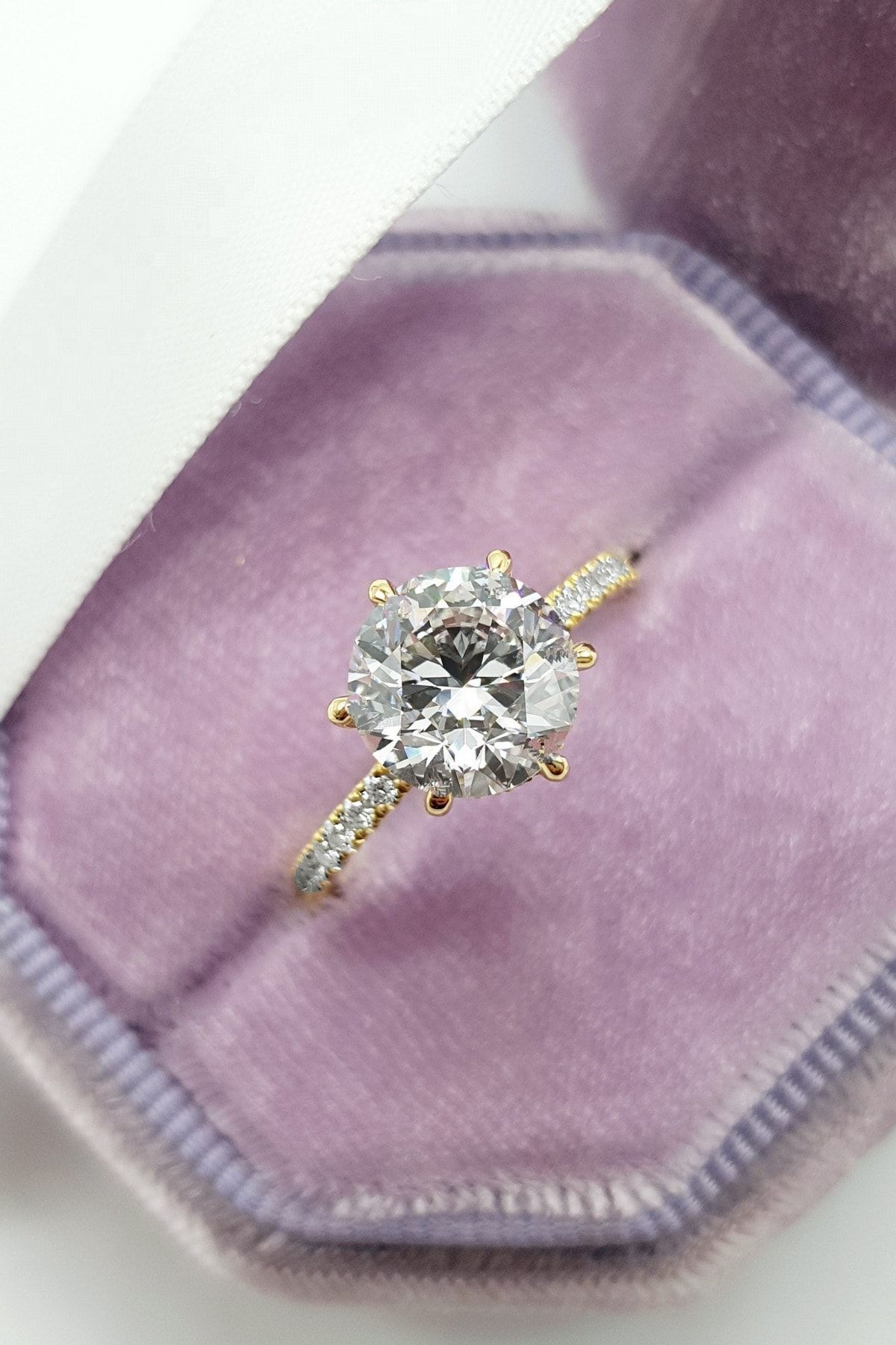 CARAT STONE Pırlanta Işıltılı Gerçek Gümüşten 3 Carat Tektaş Yüzük (KIRMIZI KALP KUTUDA)