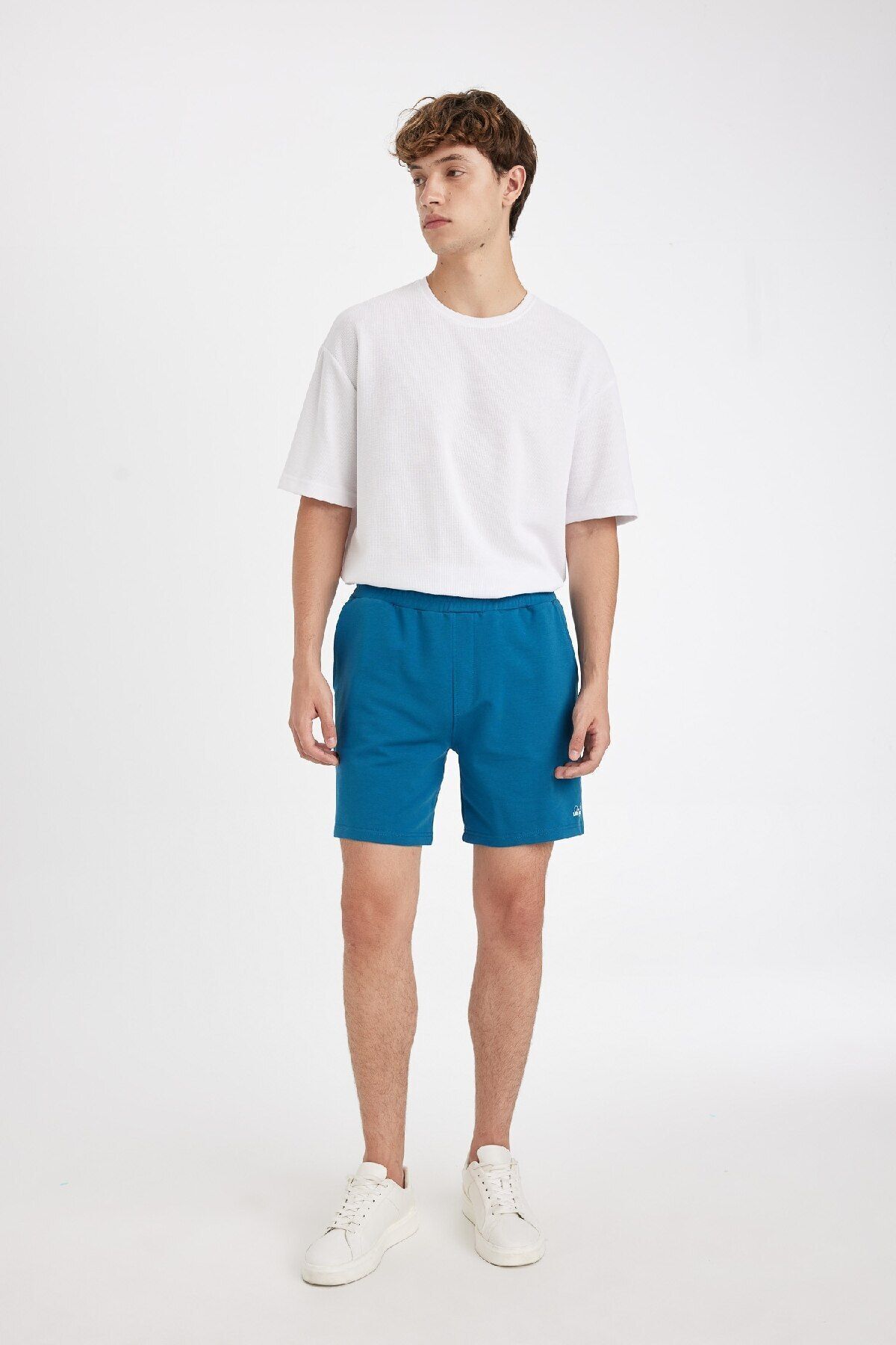 Defacto Slim Fit Dar Kesim Dar Paça Şort A3893ax24hs