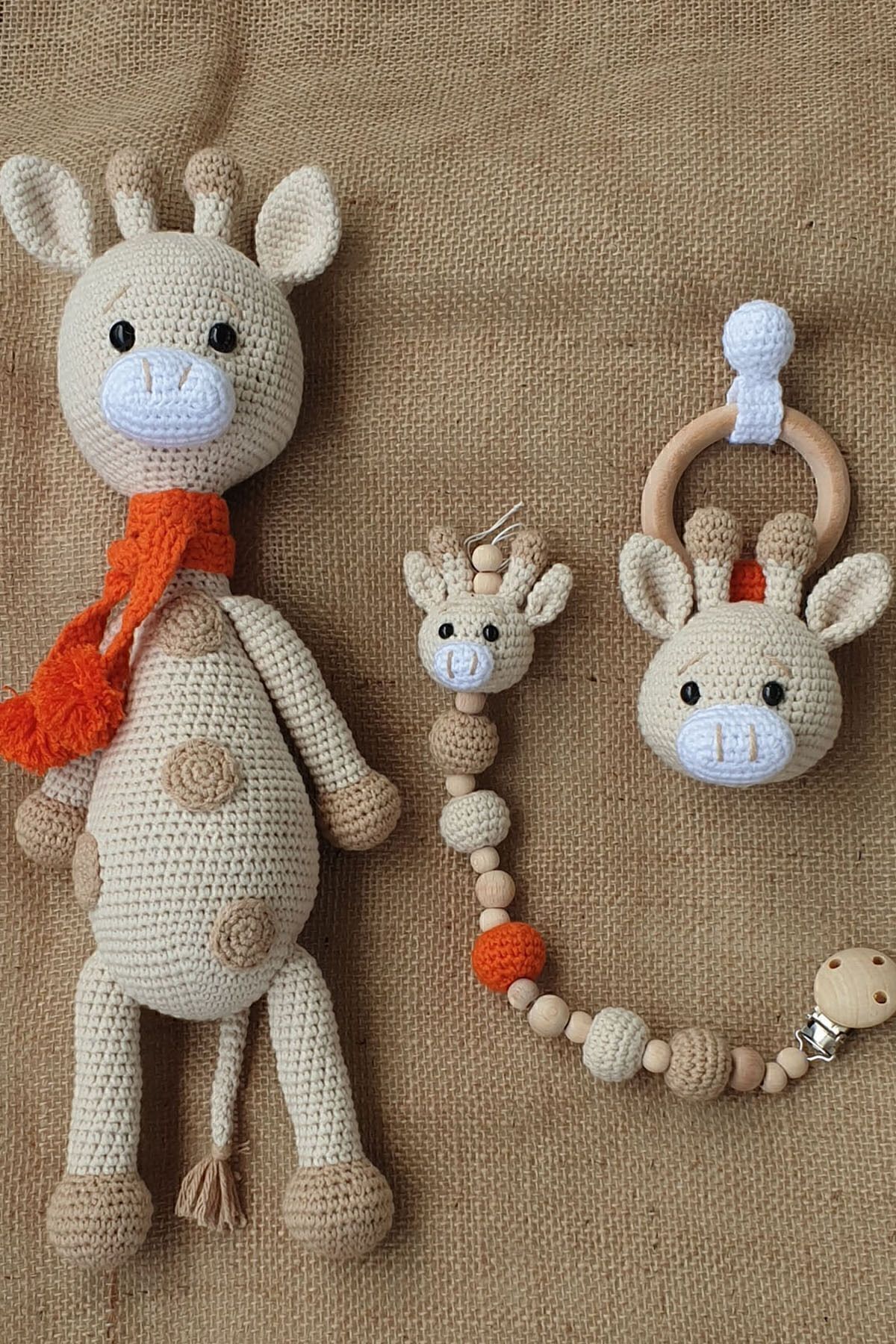 kelebeginruyasihobievi Amigurumi Yenidoğan Hediyelik Uyku Arkadaşı Organik Zürafa, Çıngırak, Emzik Zinciri Set