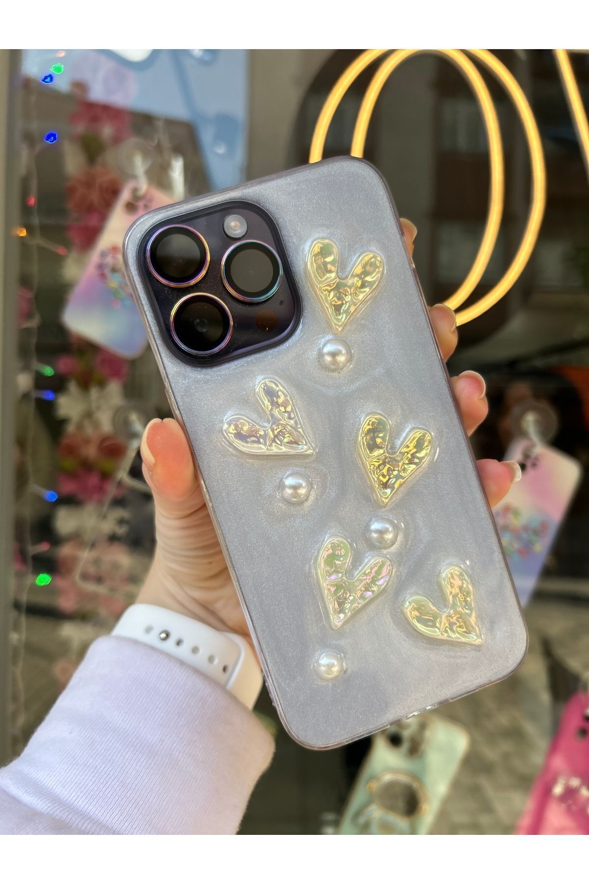 OVADA iPhone 14 Pro Max Uyumlu 3D Kalp ve İnci Desenli Işıkta Renk Değiştiren Simli Pinterest Kılıf