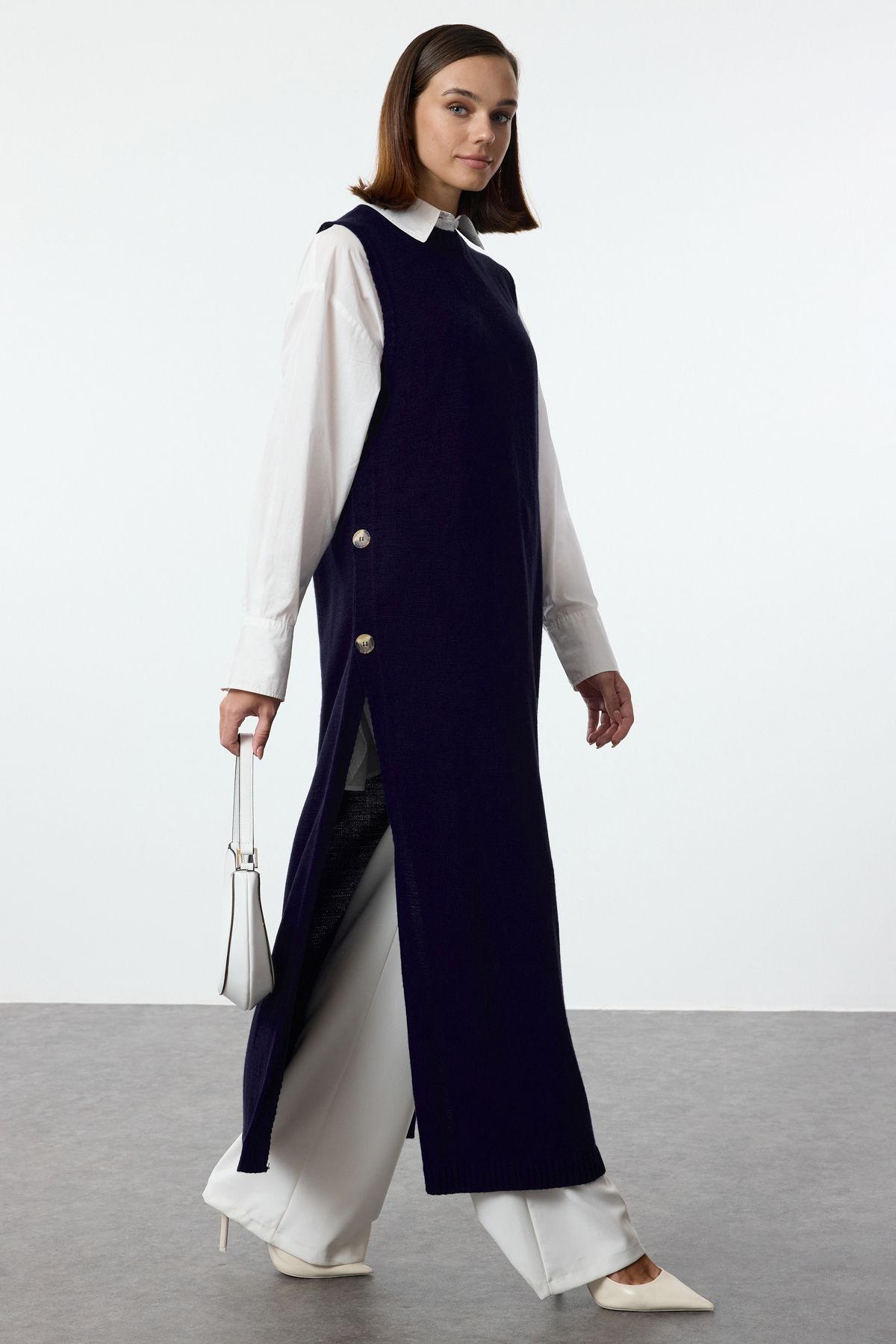 Trendyolmilla Modest Lacivert Yandan Düğmeli Selanik Triko Süveter TCTAW25UV00009