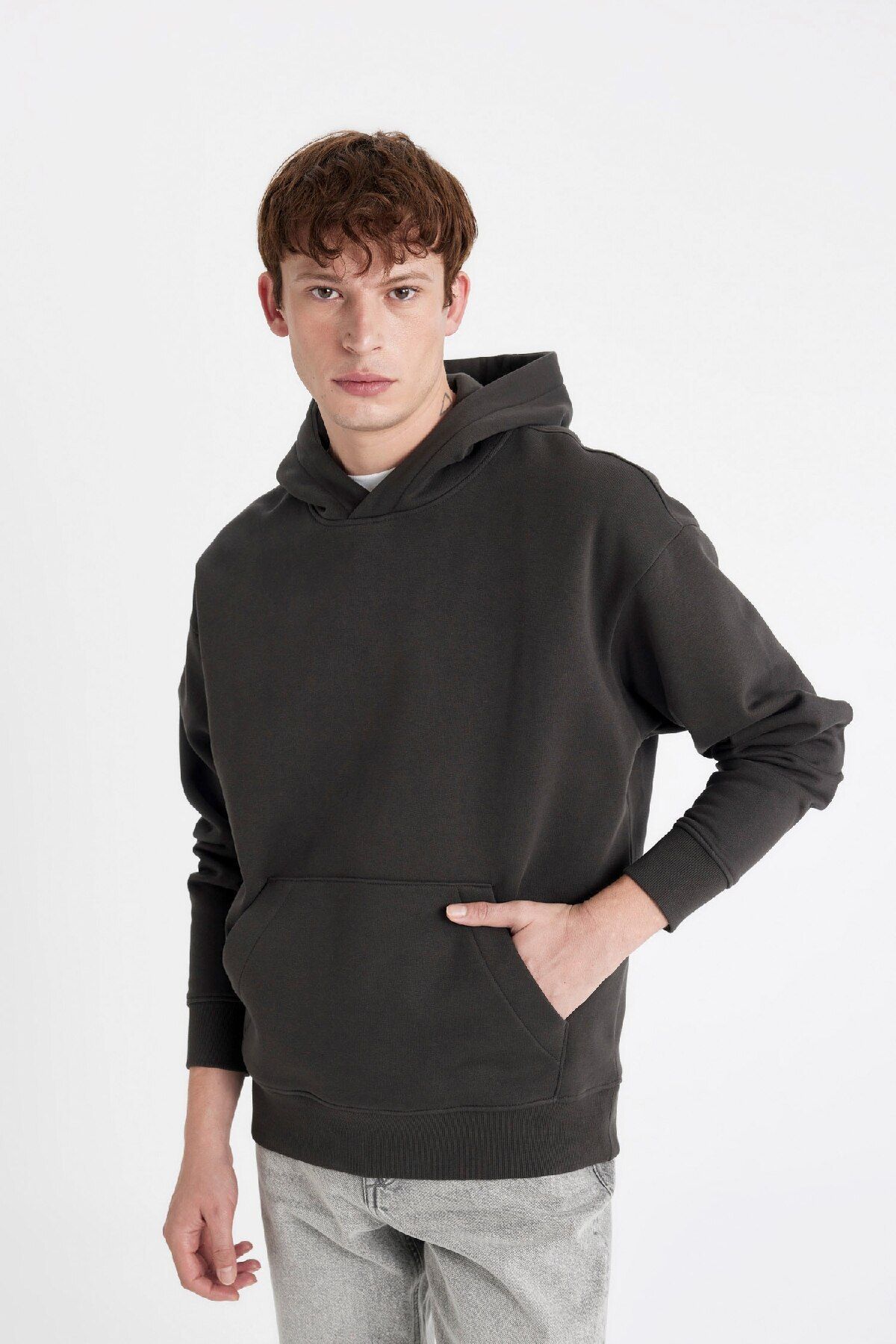 Defacto Oversize Geniş Kalıp Kapüşonlu Kanguru Cepli Basic Düz Sweatshirt A4331ax24au