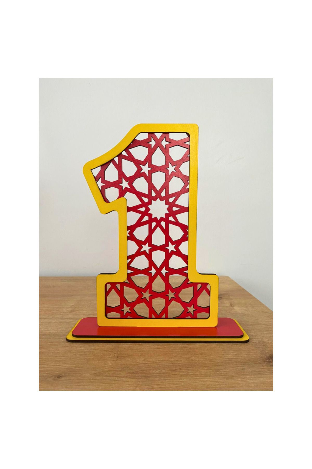 WoodenZoo 1 Yaş Doğum Günü Masa Dekoru (Galatasaray temalı sarı-kırmızı)