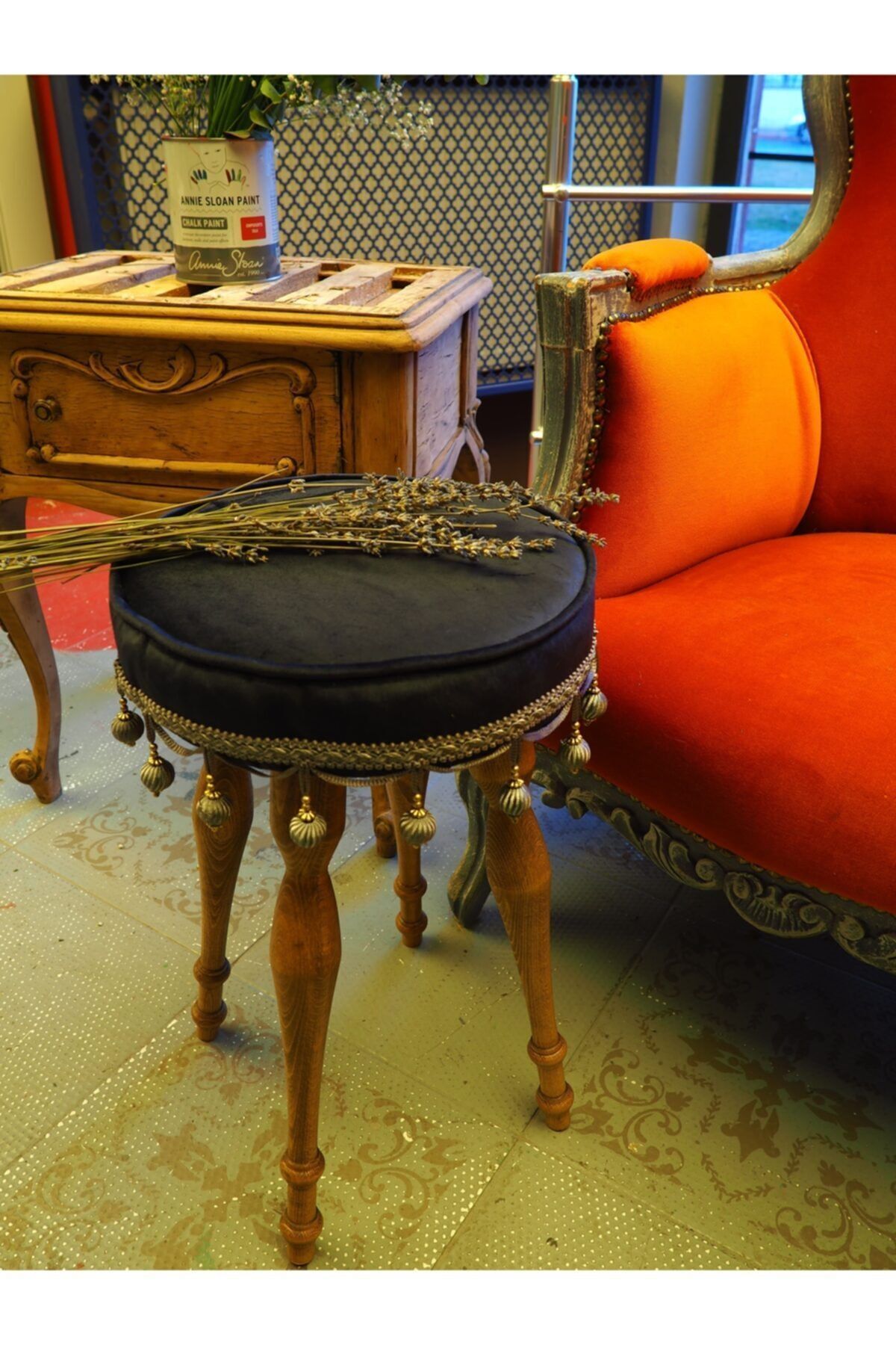 Moza Sanat Lacivert Kadife Kumaştan Ahşap Ayaklı Vintage Puf