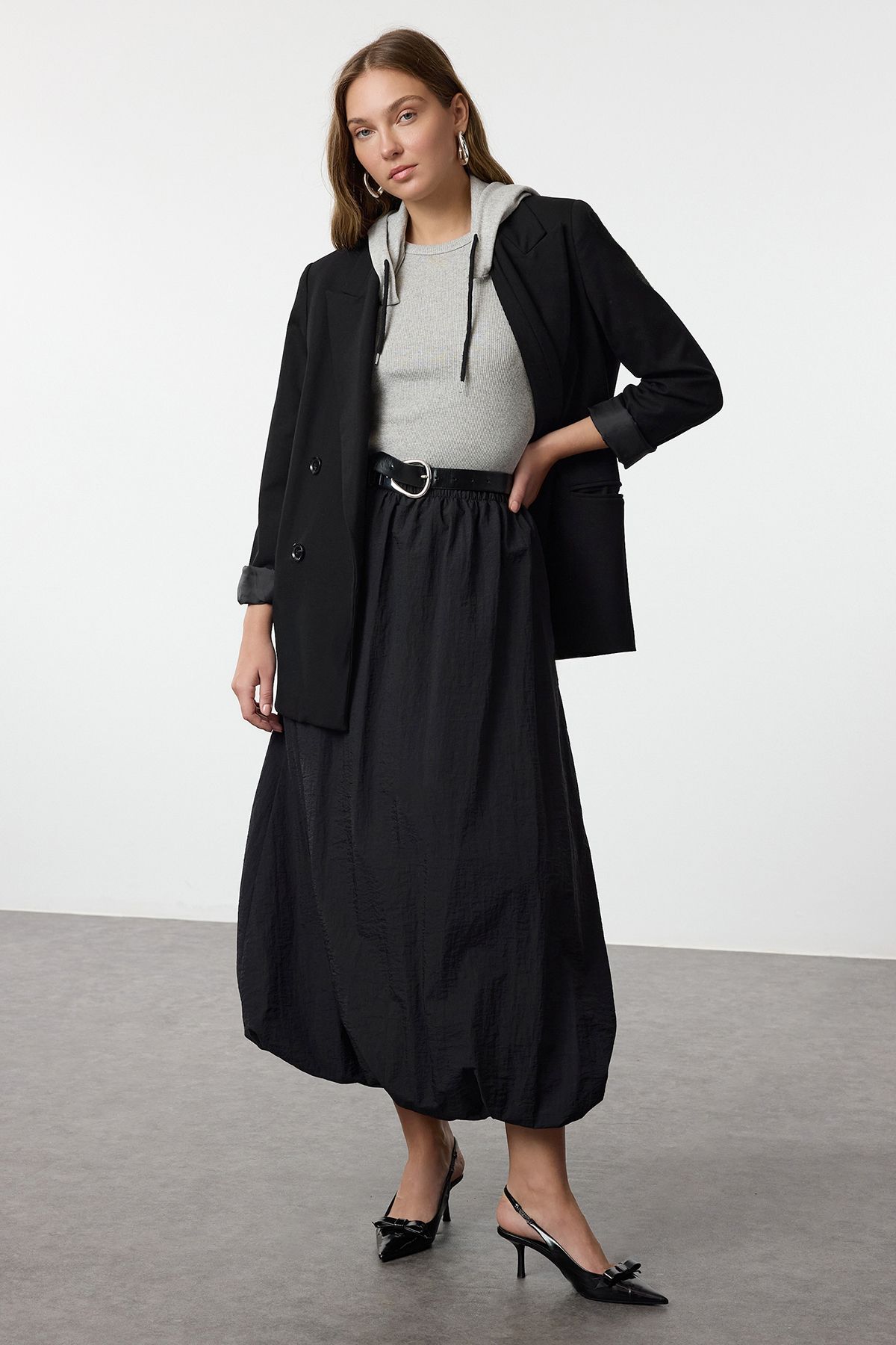 TRENDYOL MODEST Siyah Balon Fit Paraşüt Kumaş Dokuma Etek TCTAW25EE00004