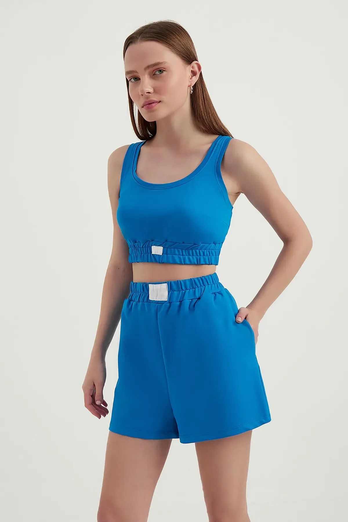 Hiccup 2 Parça: Bisiklet Yakalı Kolsuz Crop Top ve Yüksek Bel Elastik Bel Şort