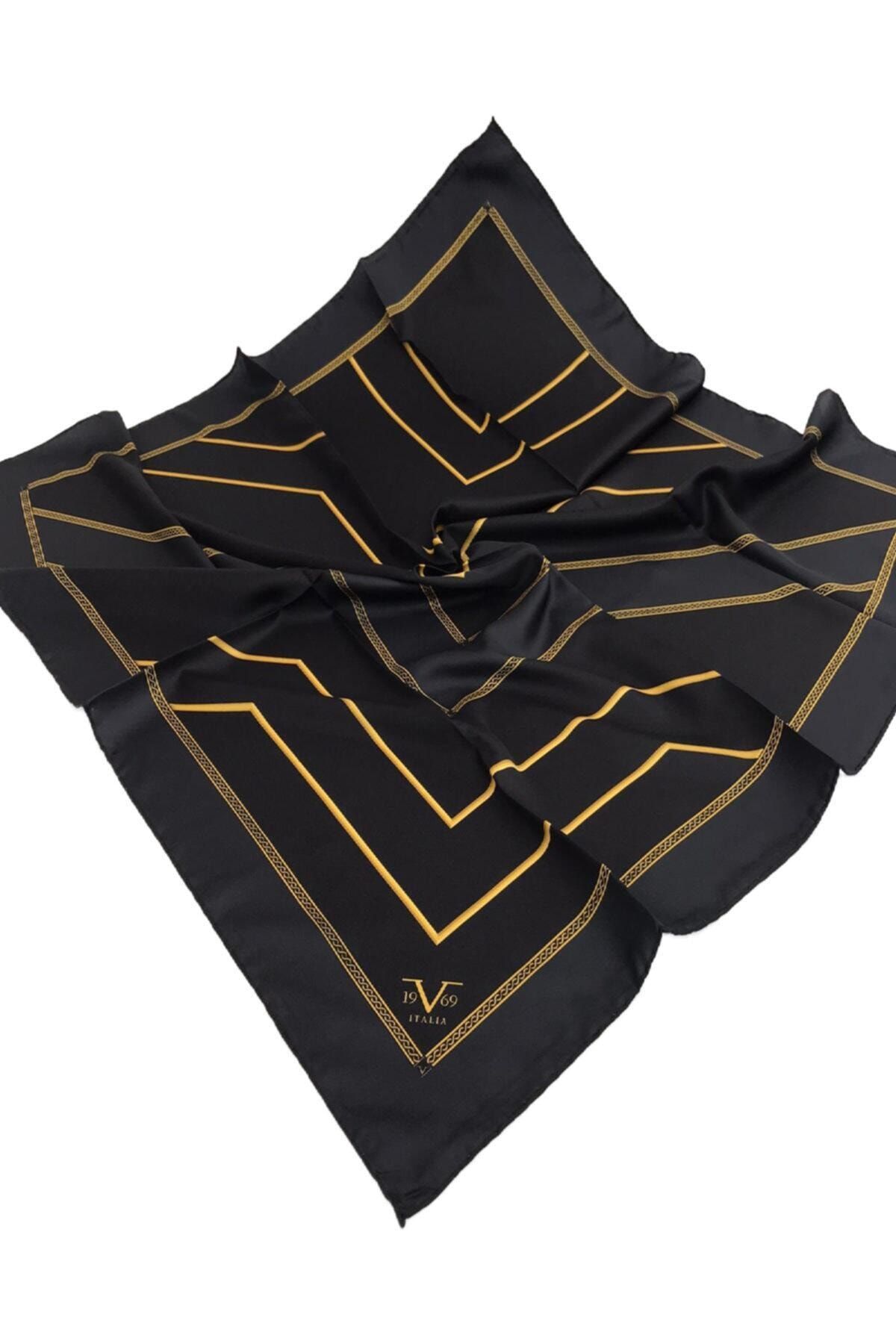 19V69 ITALIA Siyah Gold Twill Eşarp Geometrik Desen Black Seri Eşarp Askısı Ile Birlikte 90x90 Cm