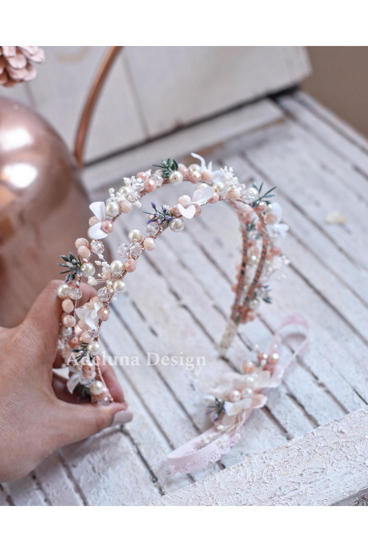 Tasarım Somon Kristal ve İnci Taşlı Anne Bebek Tacı – Lohusa Seti ve Doğum Aksesuarı