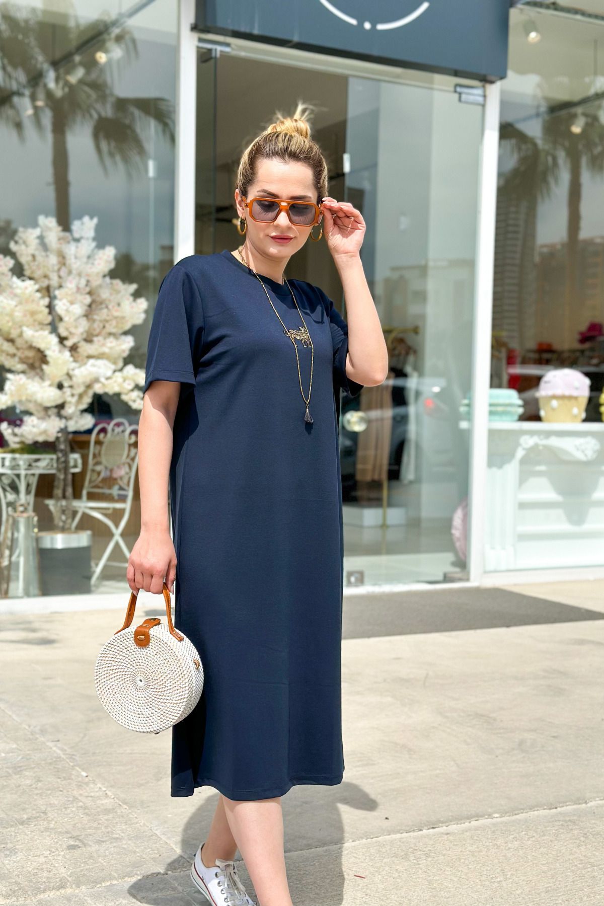 pelin yıldız butik Helen Yarım Kol Nakış Detaylı Midi Boy Elbise