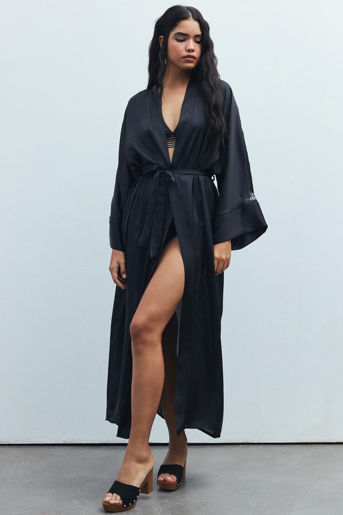 Feu De Elu Frappant Siyah Uzun Saten Sabahlık / Kimono