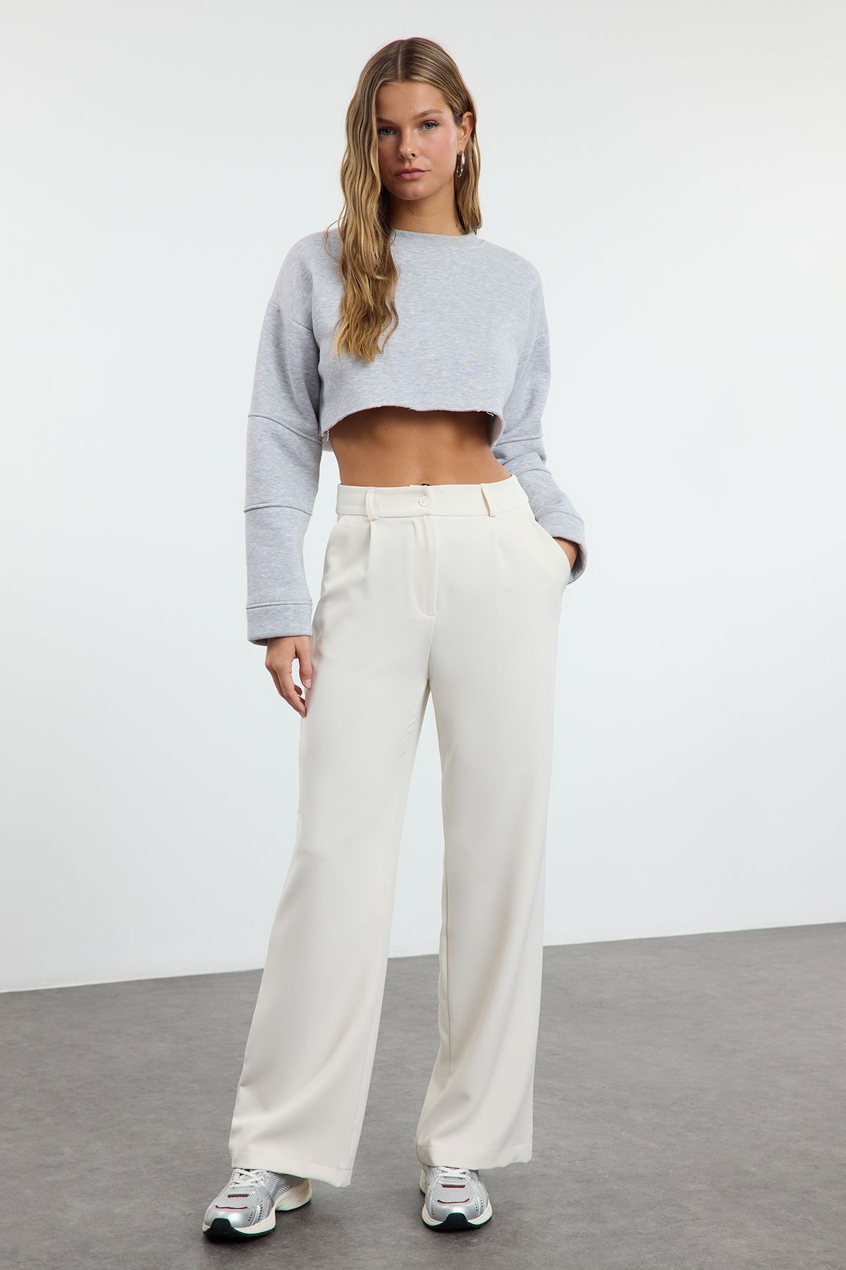 TRENDYOLMİLLA Ekru Yüksek Bel Wide Leg/Geniş Paça Pilili Dokuma Kumaş Pantolon TWOAW21PL0076