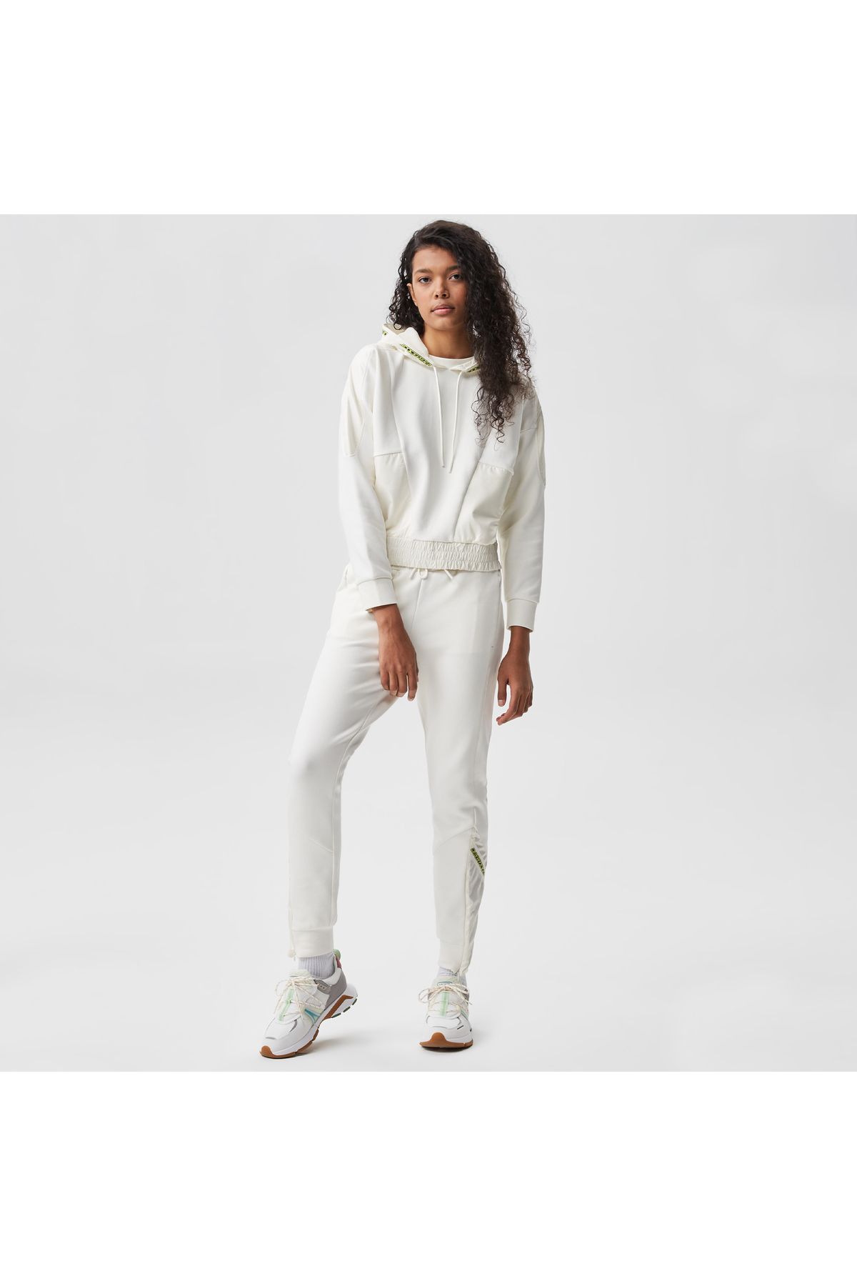 Lacoste Kadın Regular Fit Baskılı Beyaz Eşofman Altı