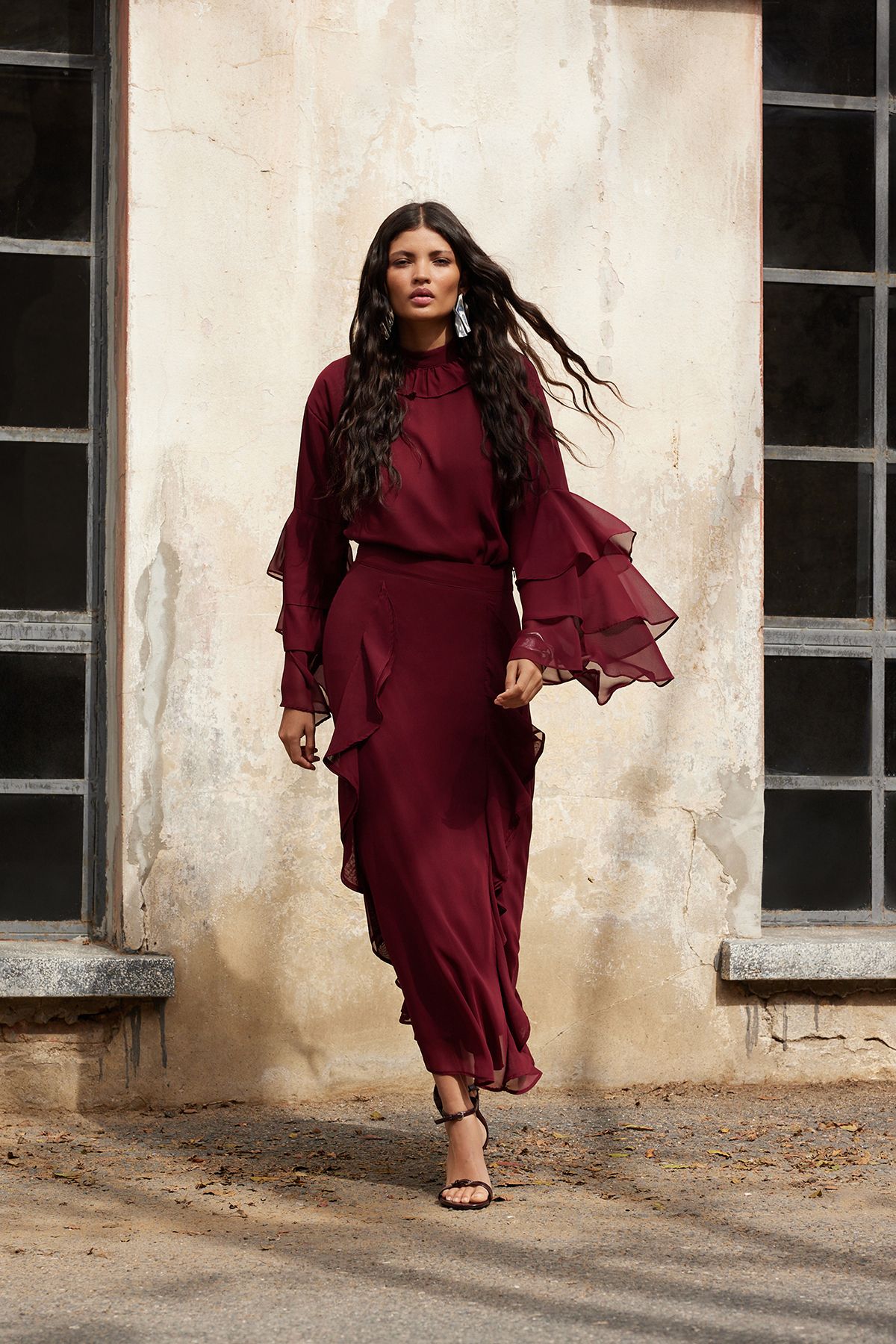 TRENDYOL MODEST X Yapay Zekâ Bordo Kolları Fırfırlı Şifon Tunik TCTAW25UK00010