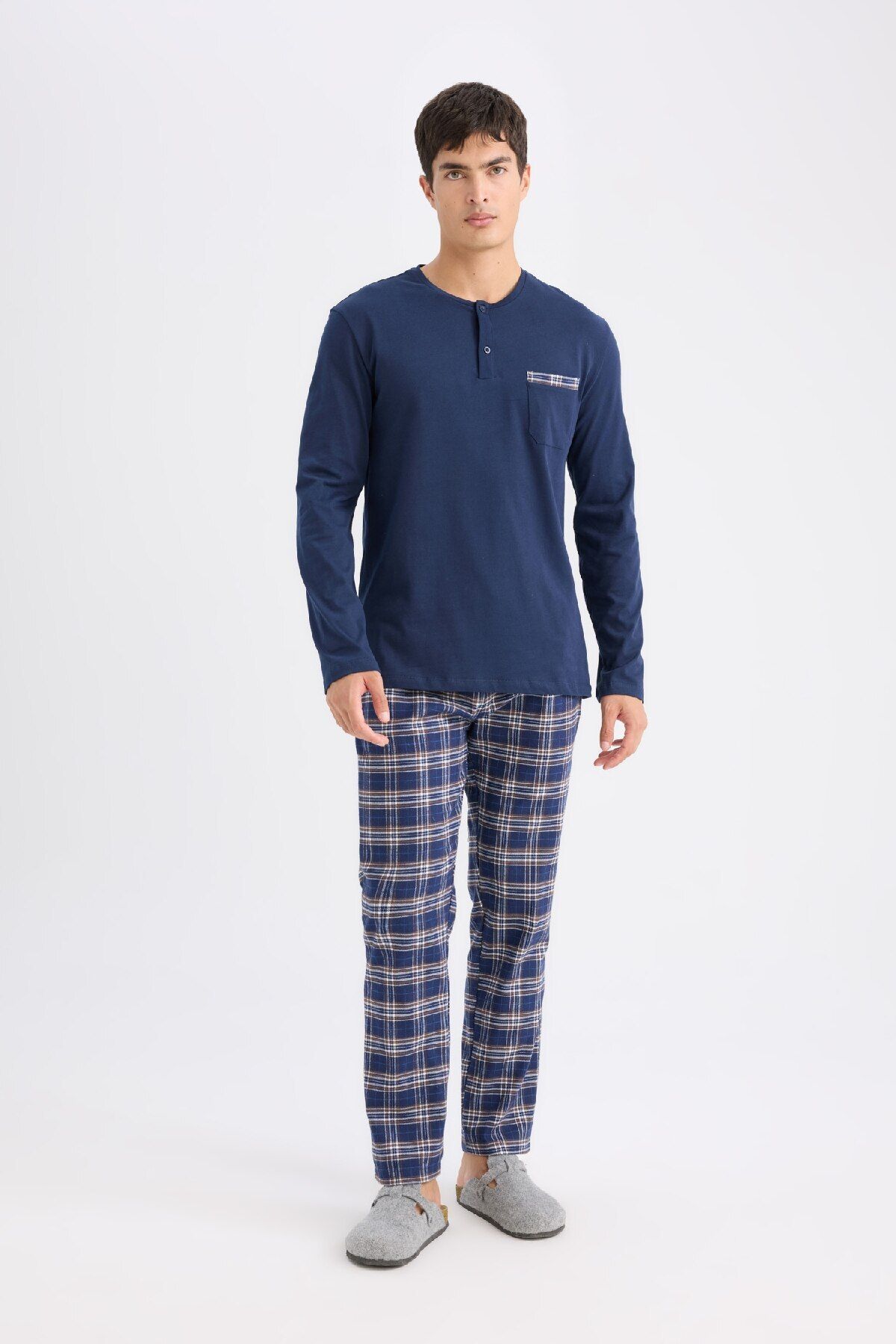 Defacto Regular Fit Pijama Takımı Bisiklet Yaka Uzun Kollu Üst Kareli Alt D0040ax24wn